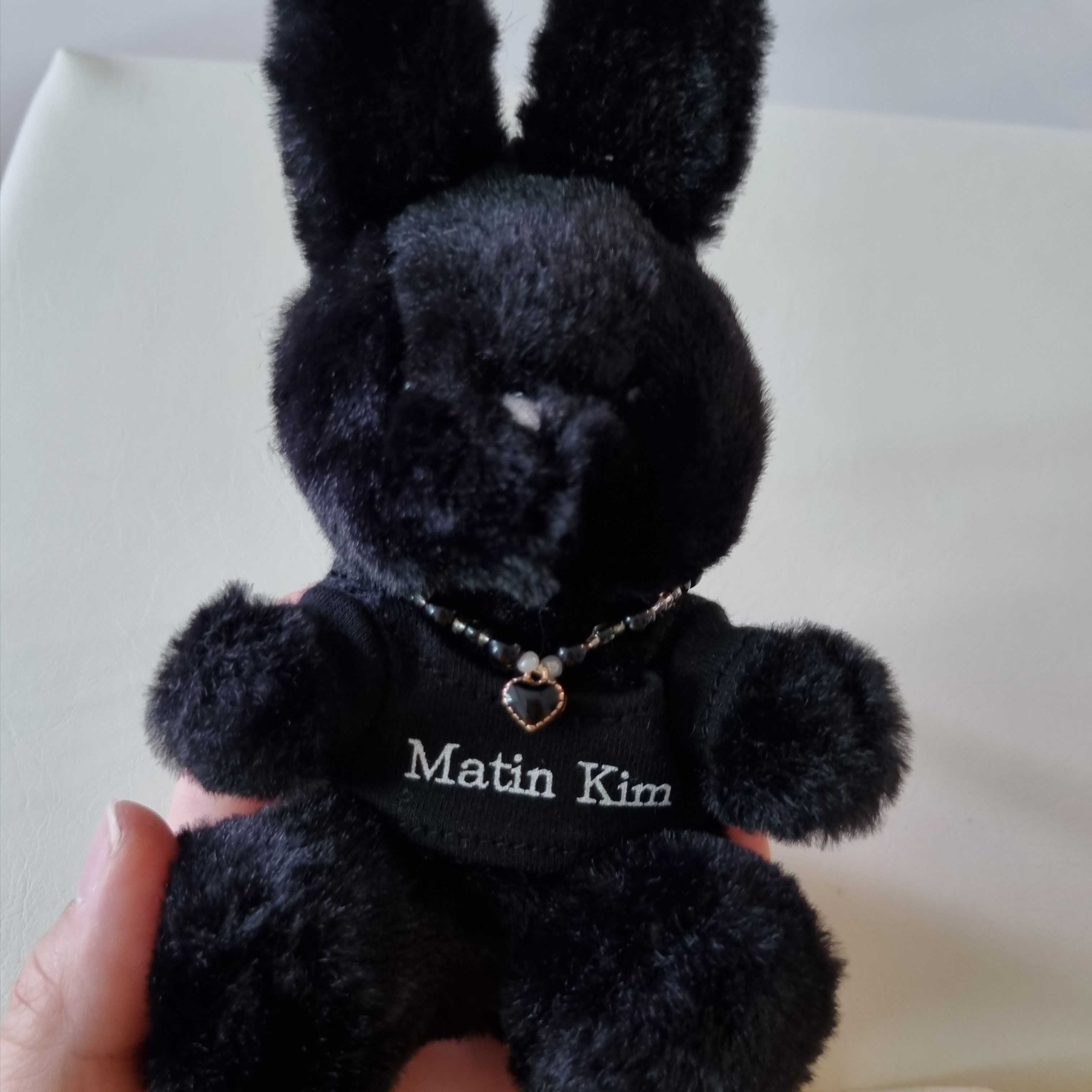 Matin Kim Black Bunny Toy Keyring Black 착용 스타일