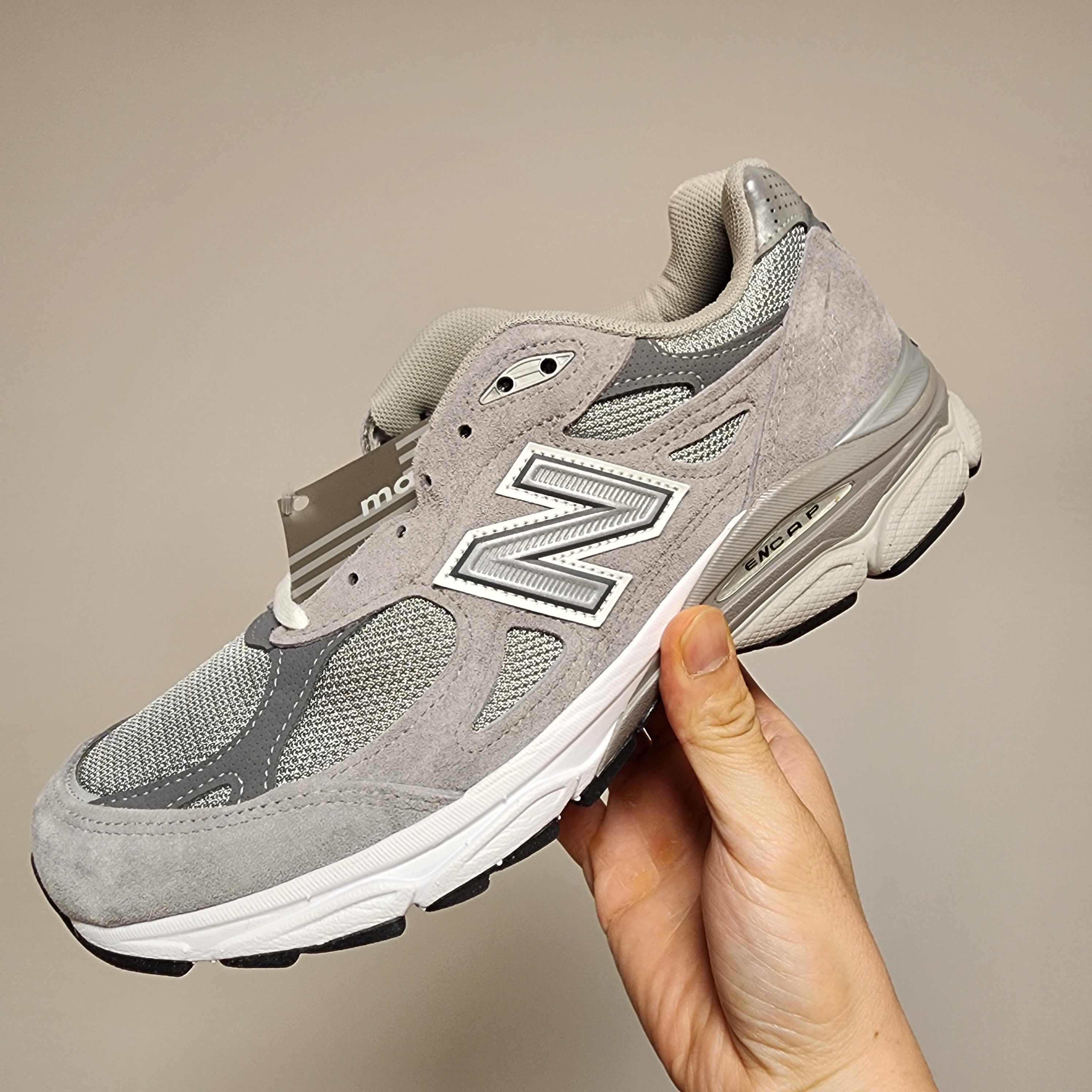 뉴발란스 990v3 메이드 인 USA 그레이 - D 스탠다드 착용 스타일 - 1