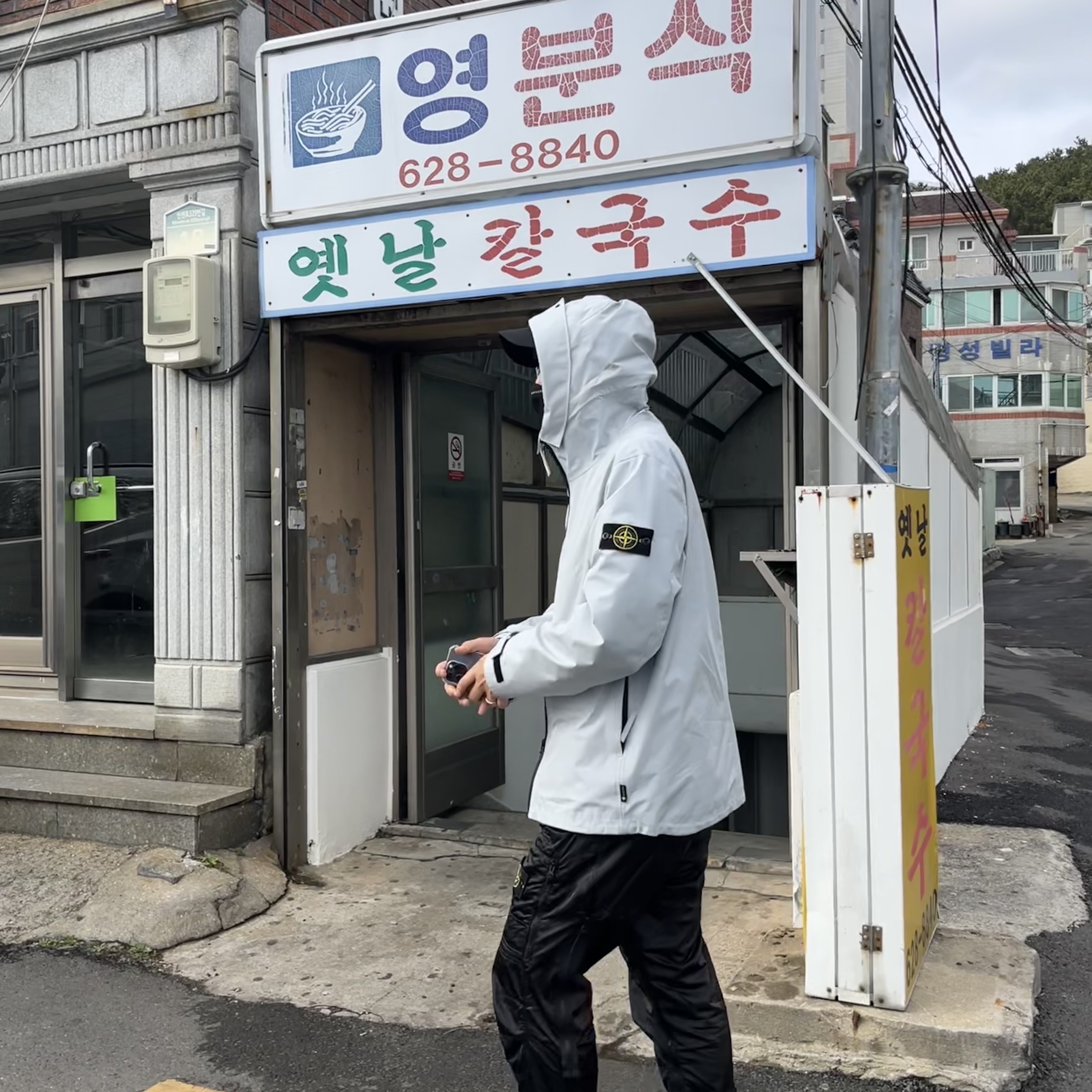 Stone Island 41826 3L Gore-Tex Hooded Jacket Light Grey - 22FW 착용 스타일 - 2