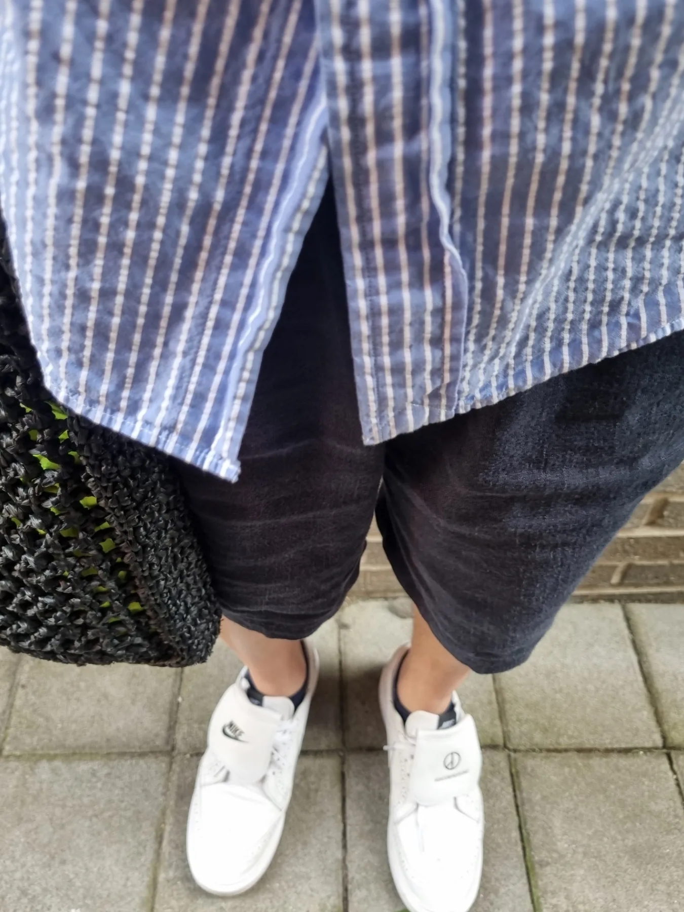 Prada Raffia Tote Bag Black, Nike x Peaceminusone Kwondo1 White 착용 스타일 - 2