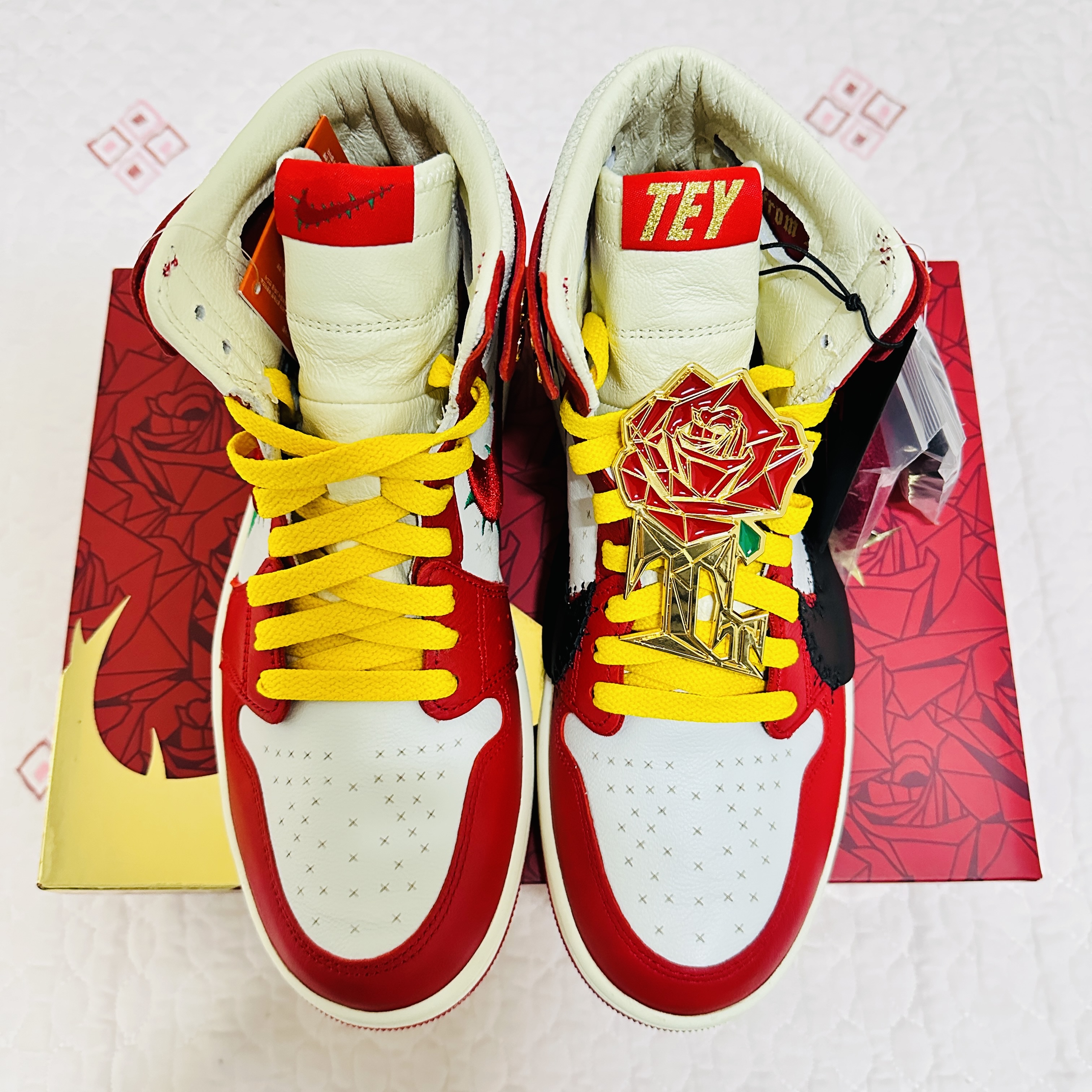 (W) Jordan 1 x Teyana Taylor Zoom CMFT 2 Gym Red 착용 스타일 - 1
