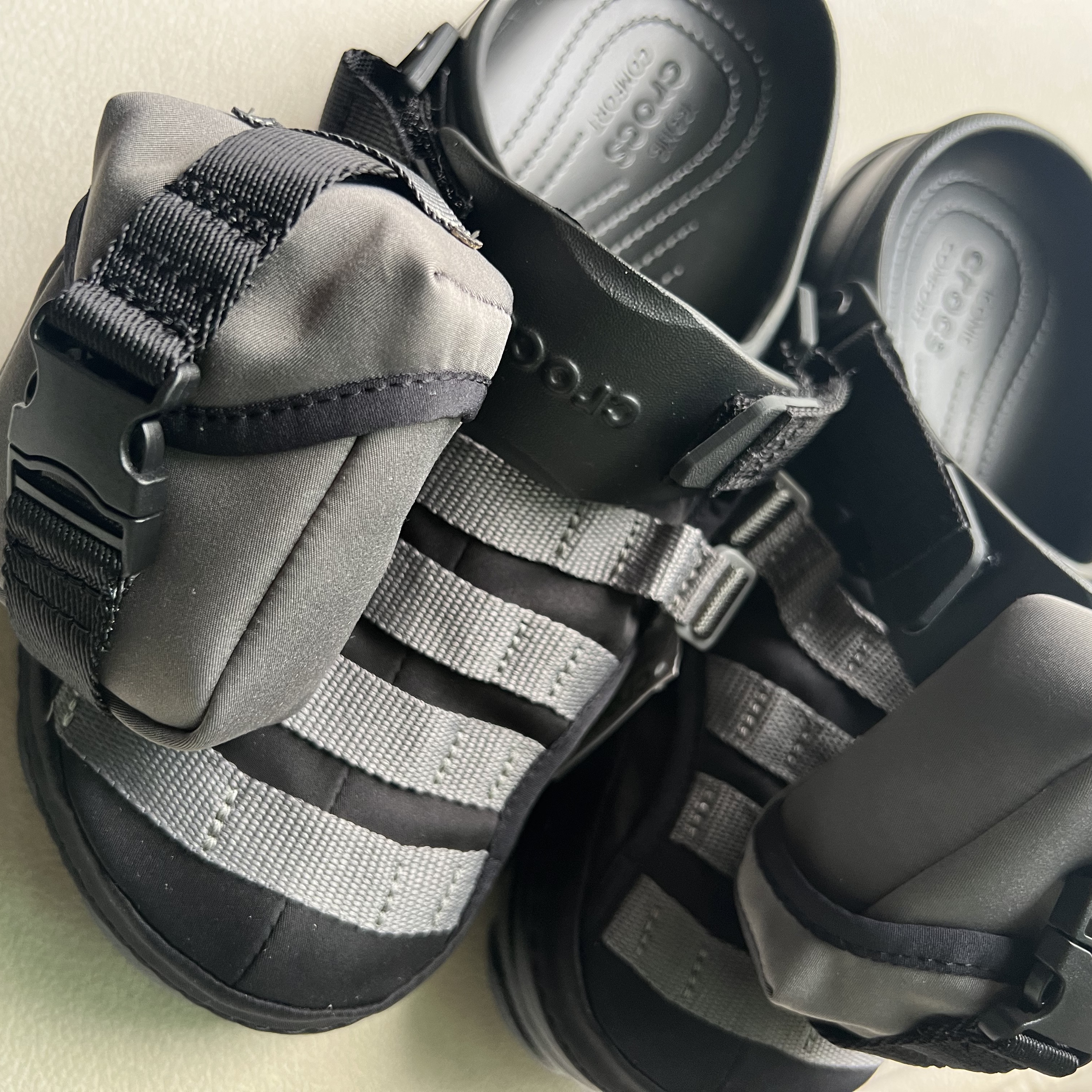 Crocs x Beams Classic All Terrain MA-1 Jacket Clog Black 착용 스타일