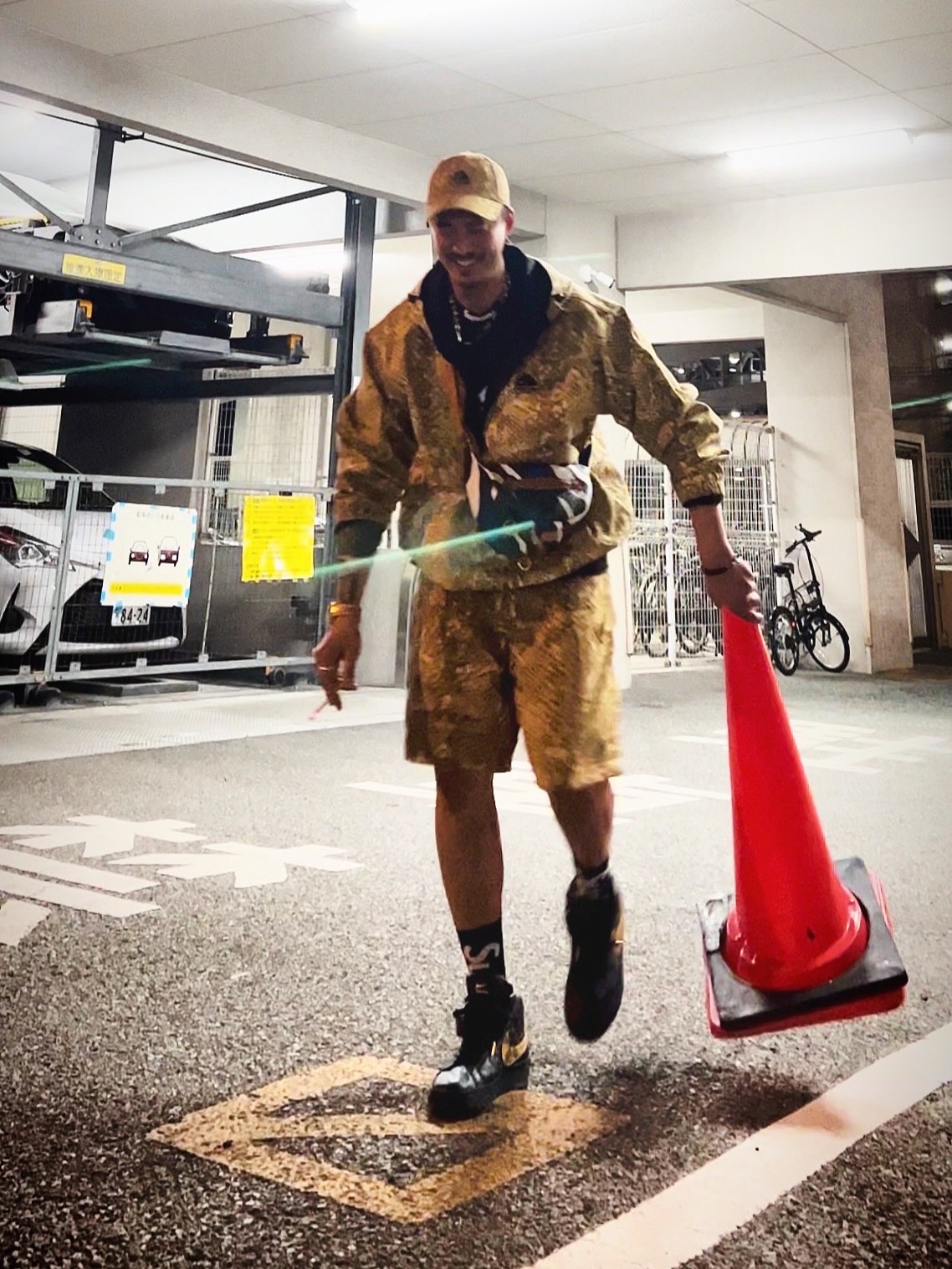 Supreme x Nike ACG Denim 6-Panel Gold Snakeskin - 22FW, Supreme x Nike ACG Denim Pullover Gold Snakeskin - 22FW 착용 스타일