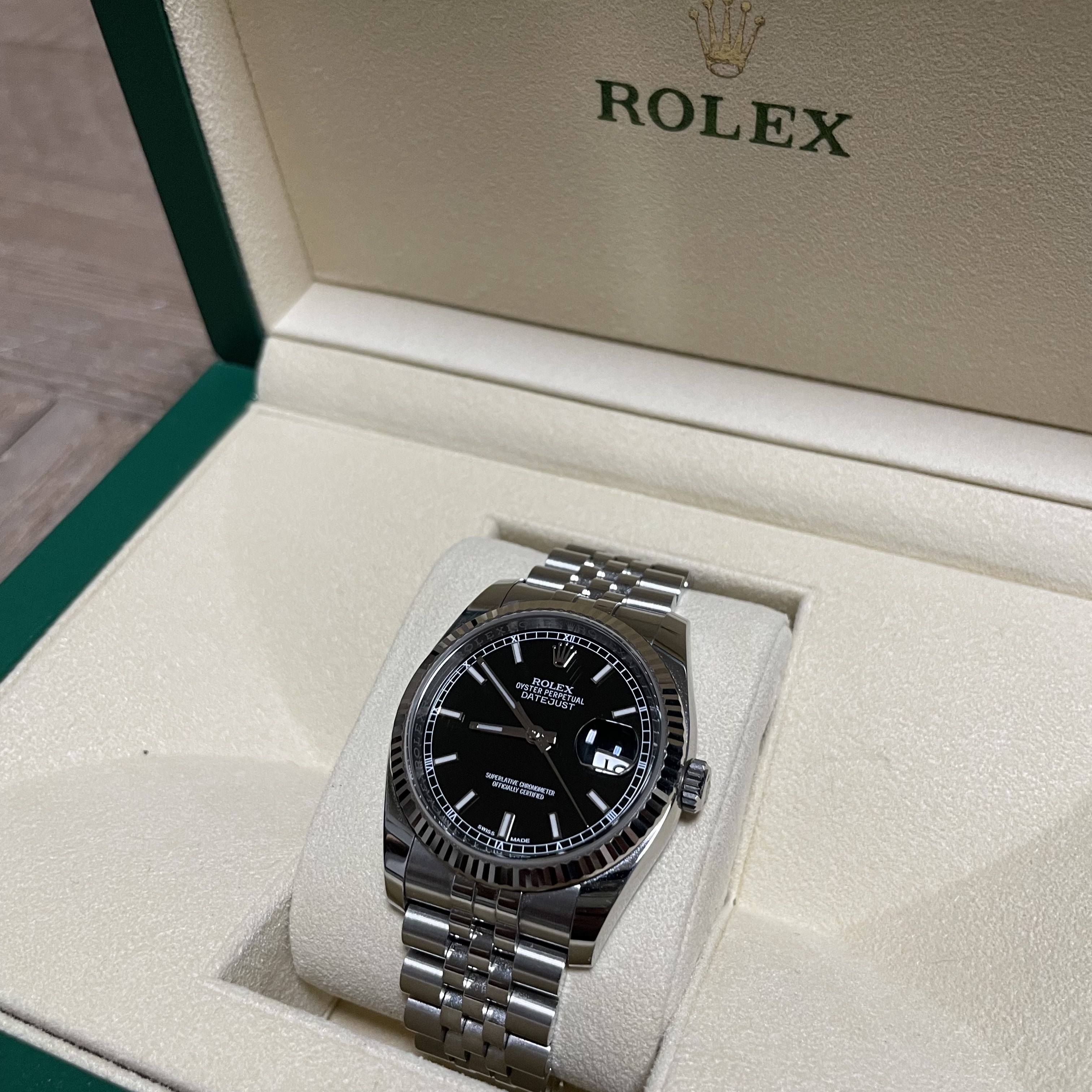 Rolex Datejust 36mm 126234 Bright Black Jubilee 착용 스타일