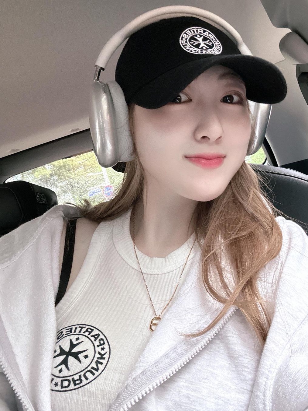 Punch Drunk Parties Circle Logo Cap Black, Punch Drunk Parties Mother's Worry Tank Top White 착용 스타일
