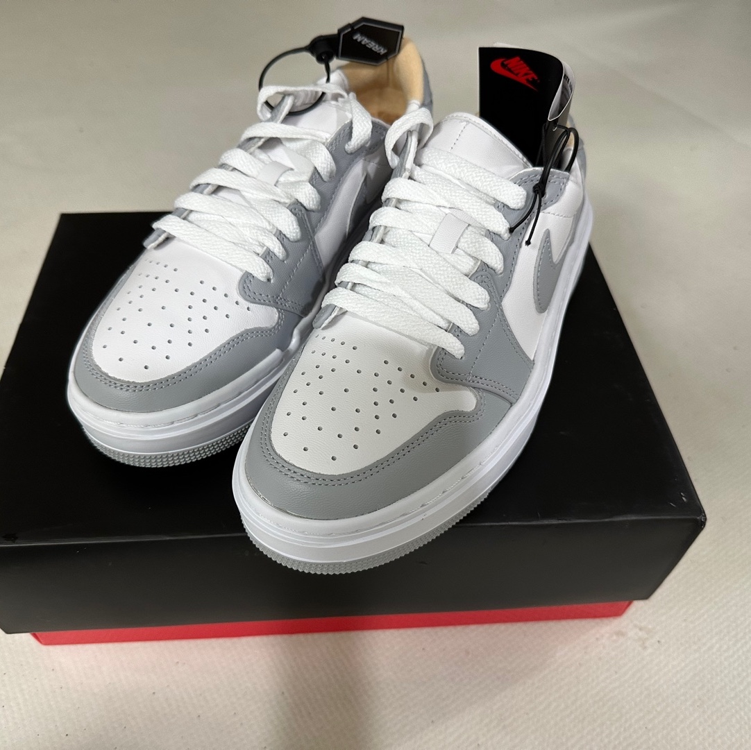 (W) Jordan 1 Elevate Low White and Wolf Grey 착용 스타일