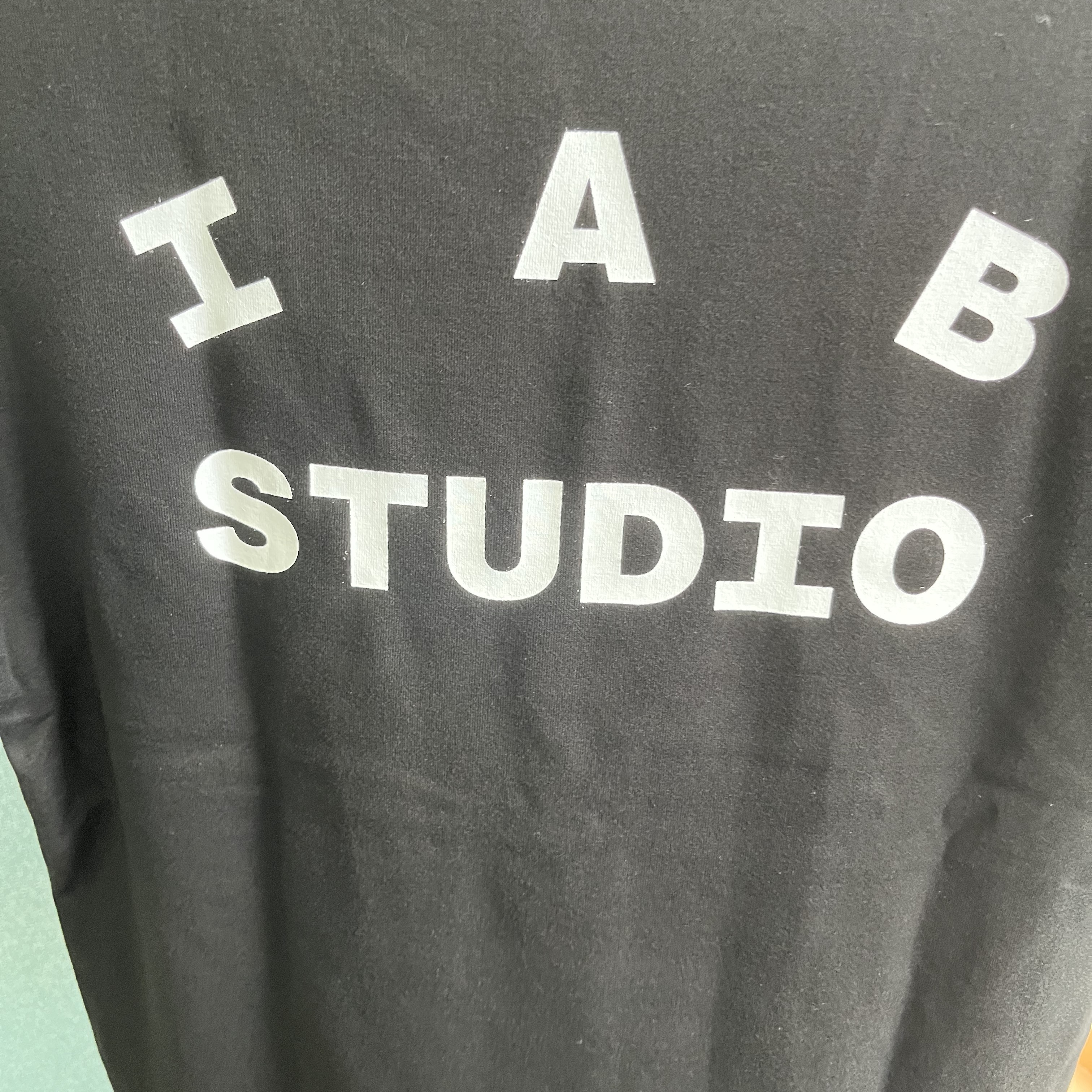 IAB Studio 10th Anniversary T-Shirt Black 착용 스타일