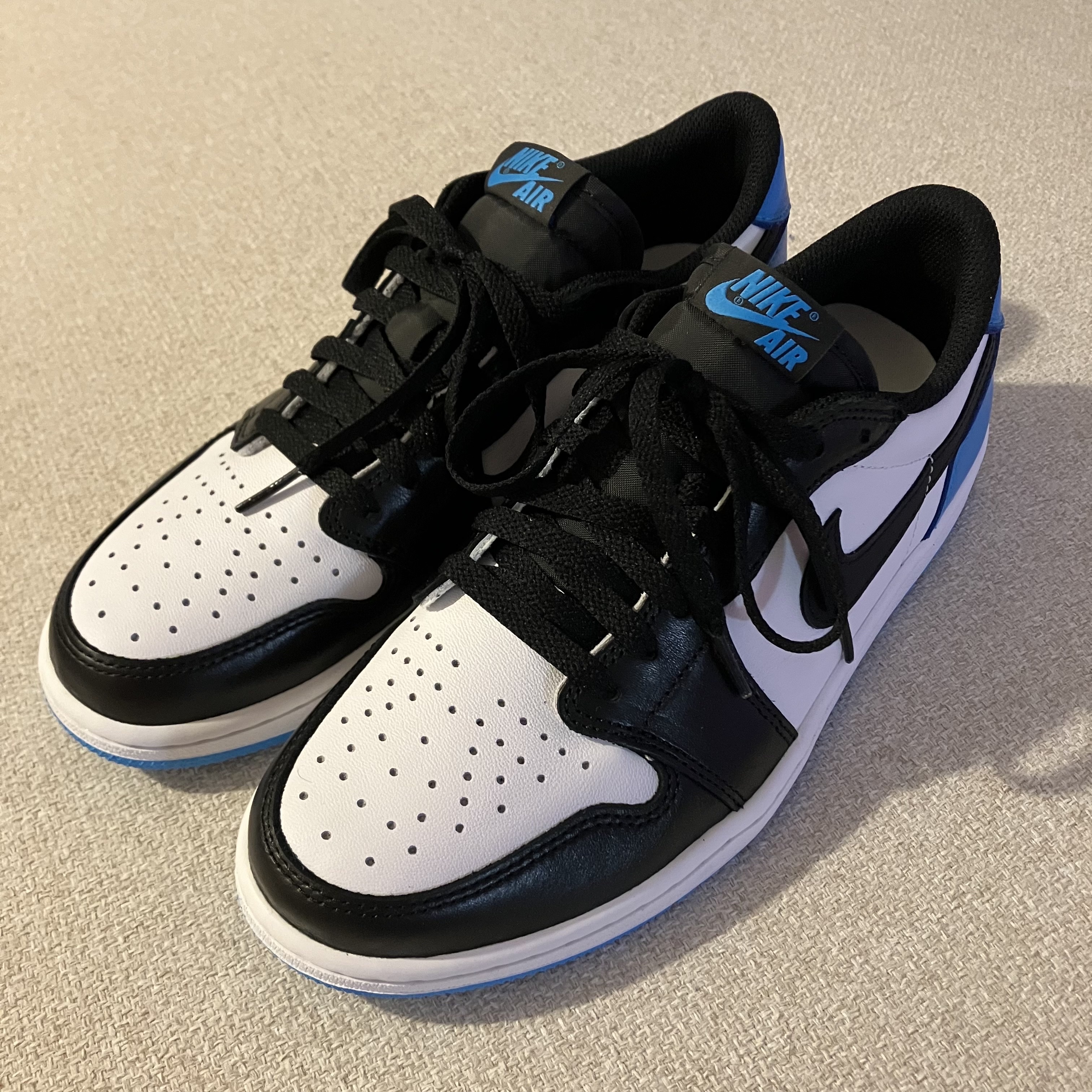 Jordan 1 Retro Low OG Black and Dark Powder Blue 착용 스타일