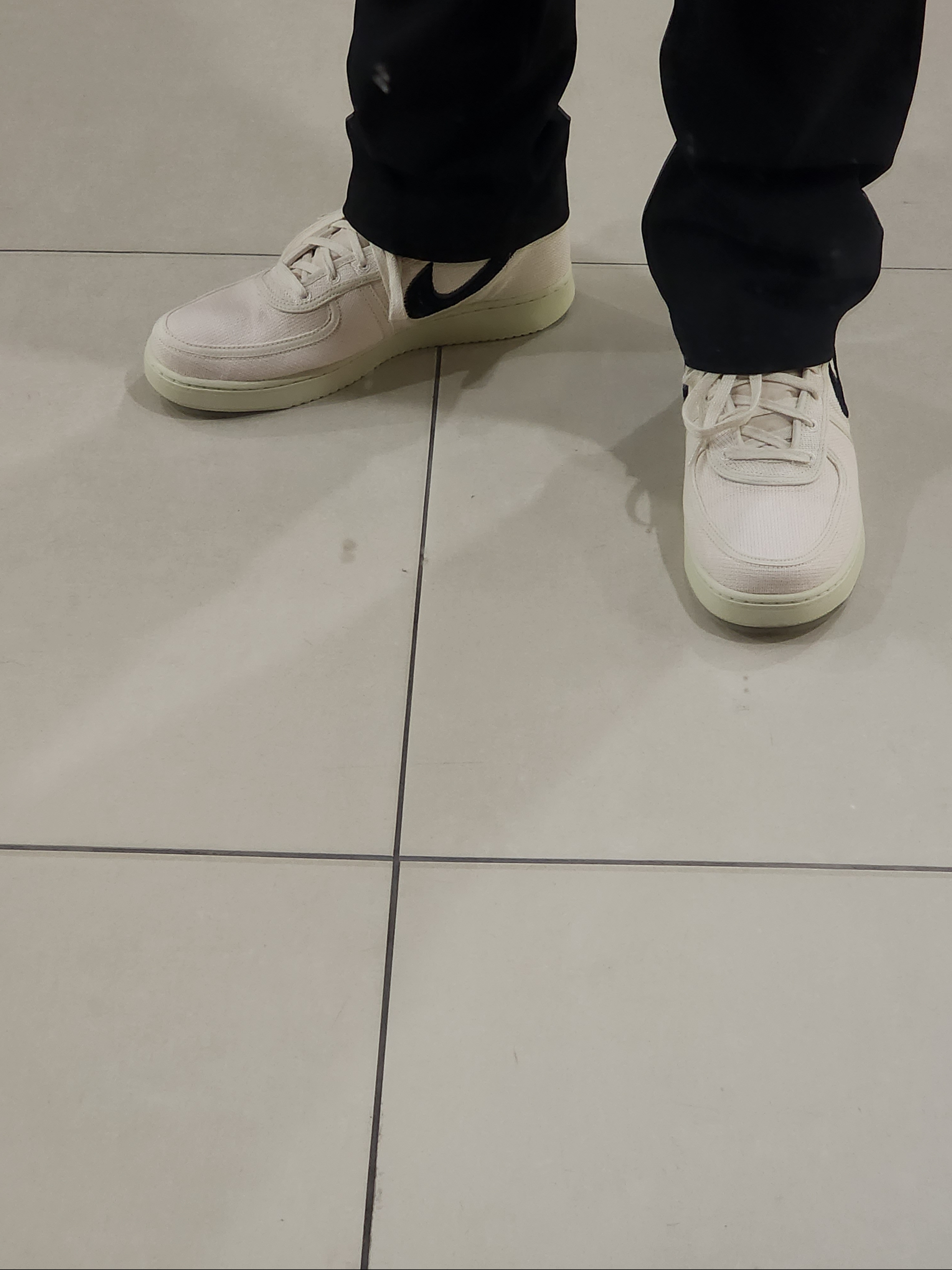Nike x Stussy Vandal High Fossil, Stussy x Denim Tears Farmers Blvd. T-Shirt White 착용 스타일 - 3