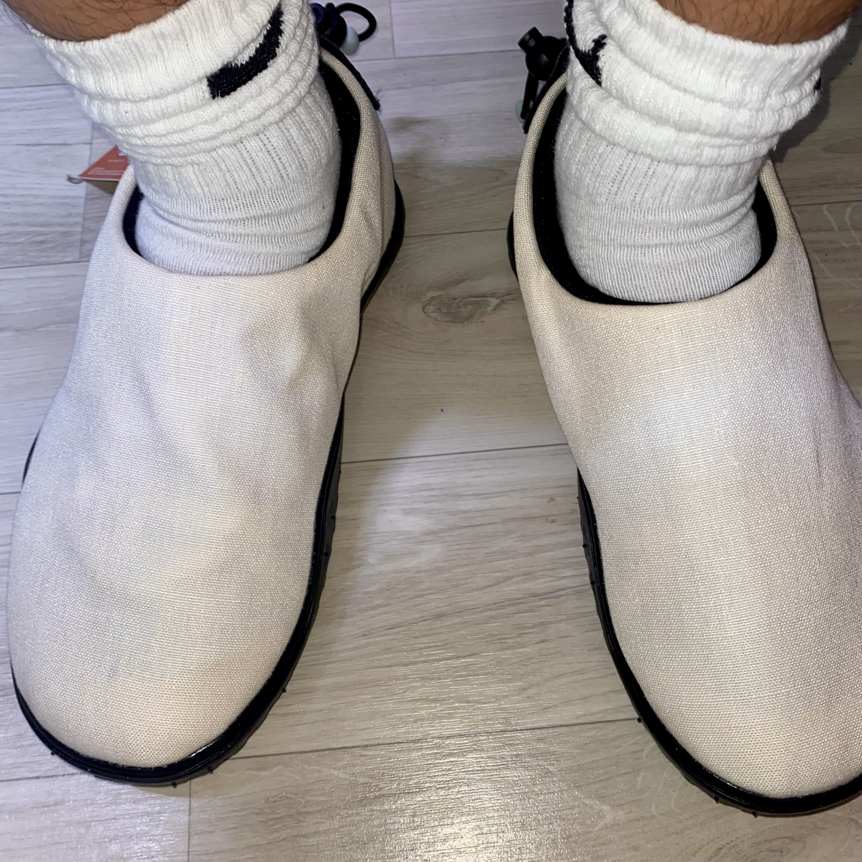 Nike ACG Moc Summit White and Black 착용 스타일 - 1