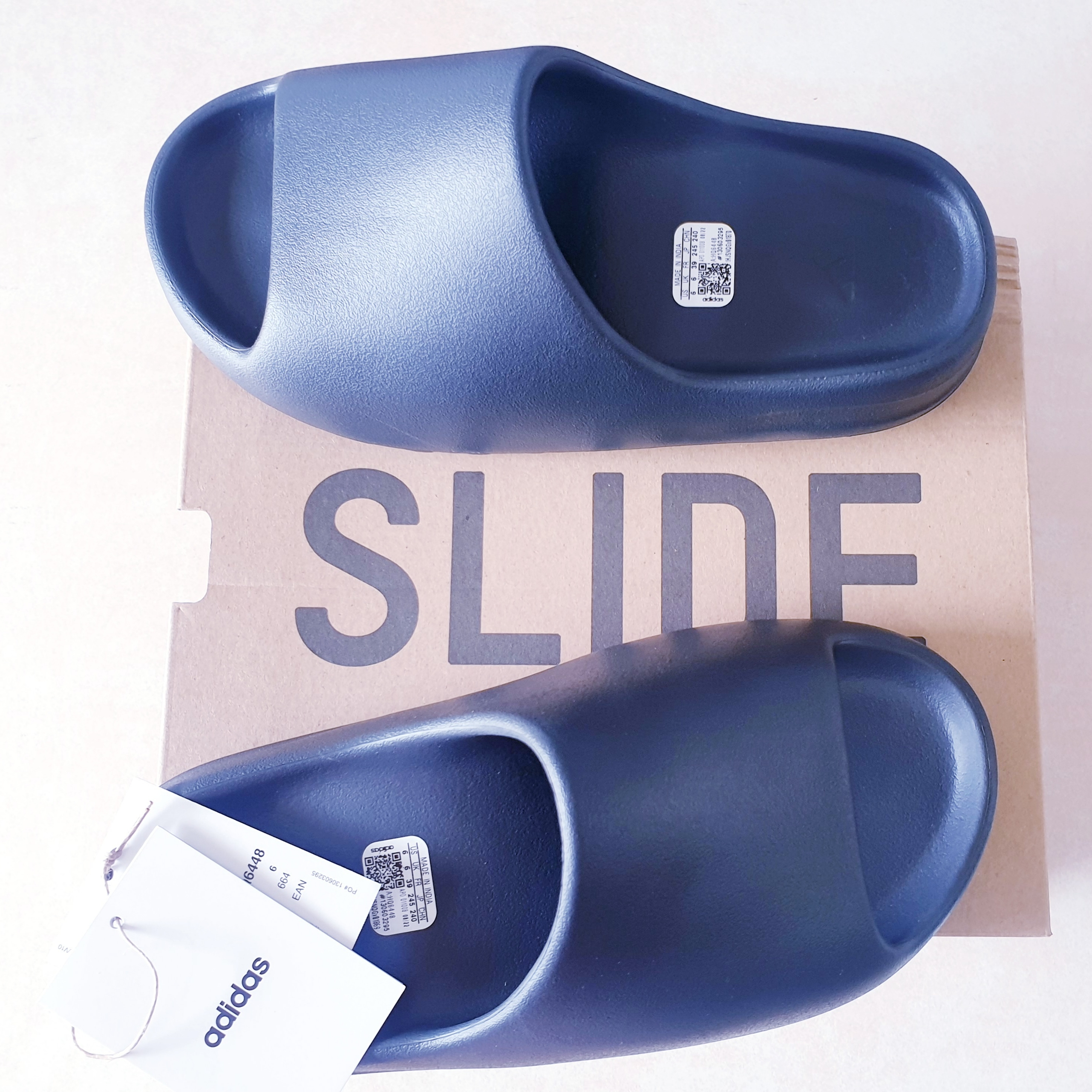 Adidas Yeezy Slide Onyx 착용 스타일