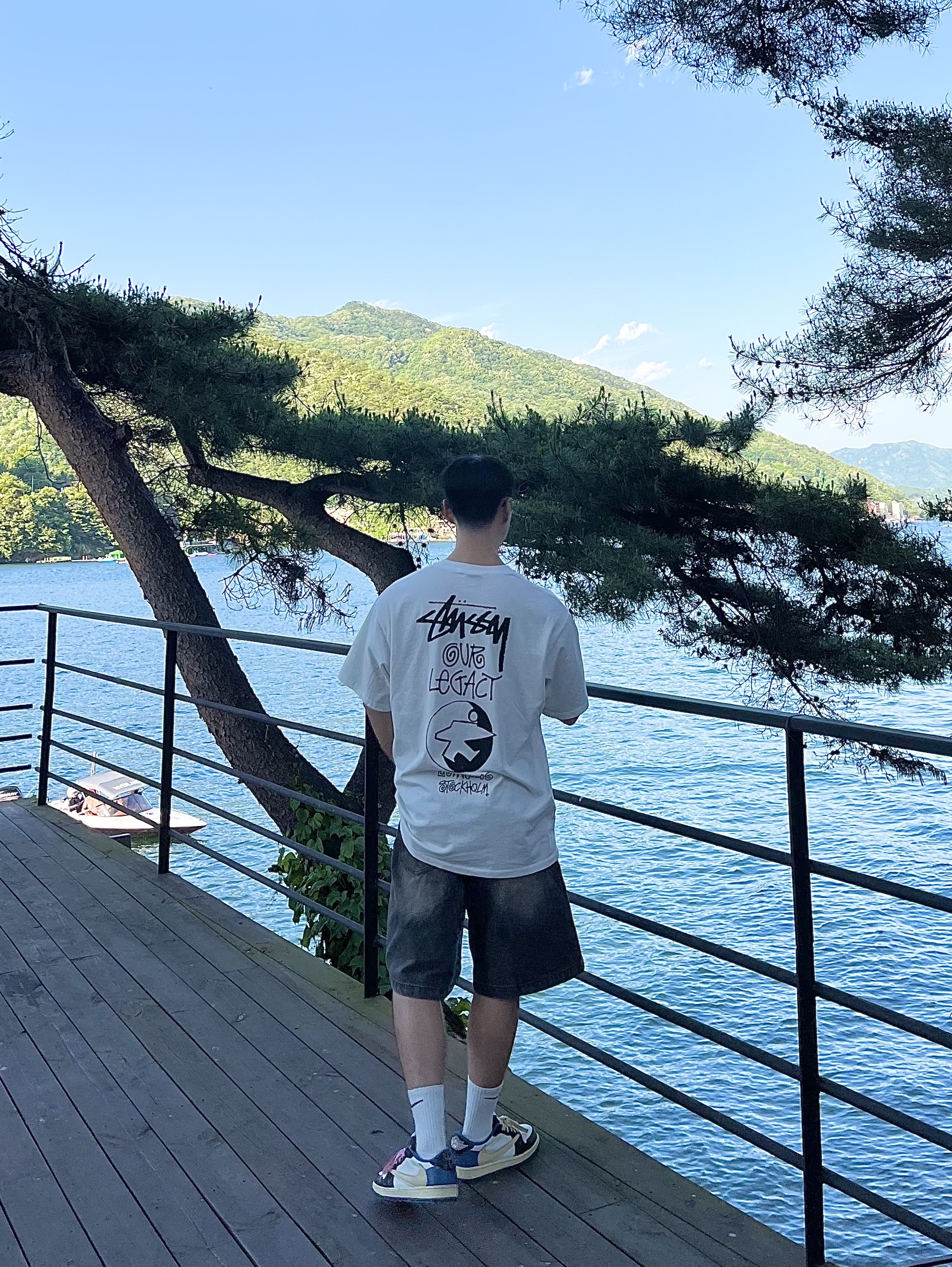 Stussy x Our Legacy Surfman Pig. Dyed T-Shirt Natural - 21FW, Jordan 1 x Travis Scott x Fragment Retro Low OG SP Military Blue 착용 스타일