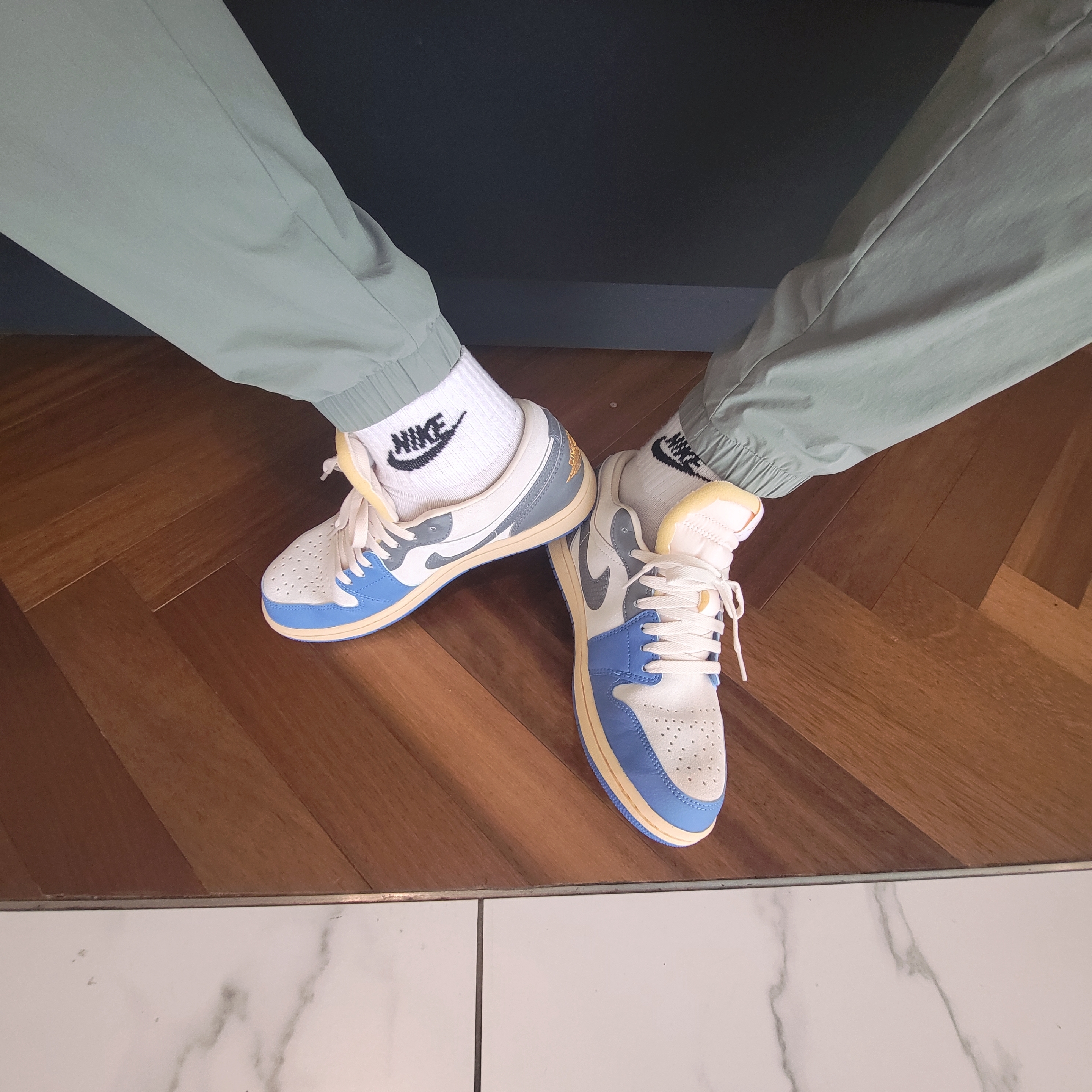 Jordan 1 Low SE Tokyo 96 착용 스타일 - 1