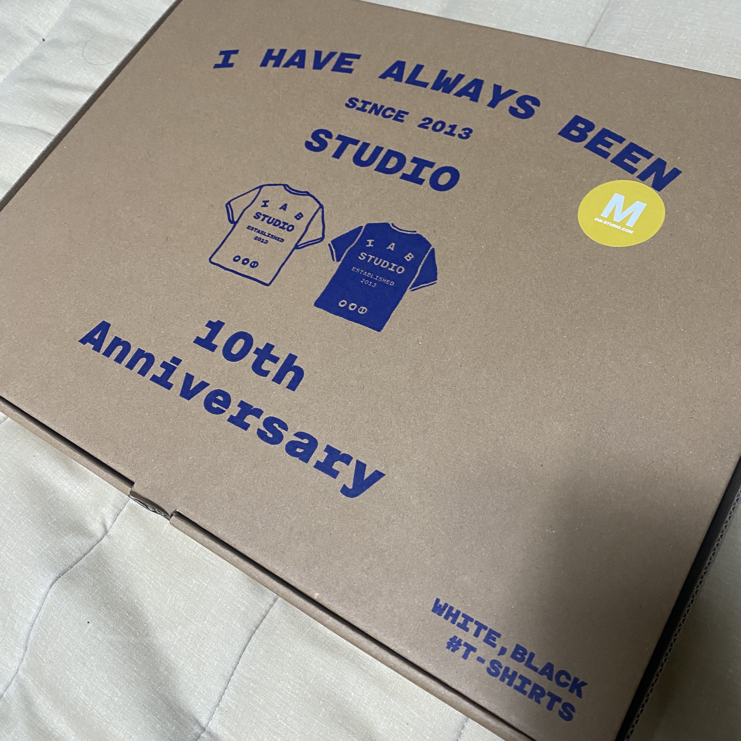 IAB Studio 10th Anniversary T-Shirts Pack White & Black (2 Pack) 착용 스타일