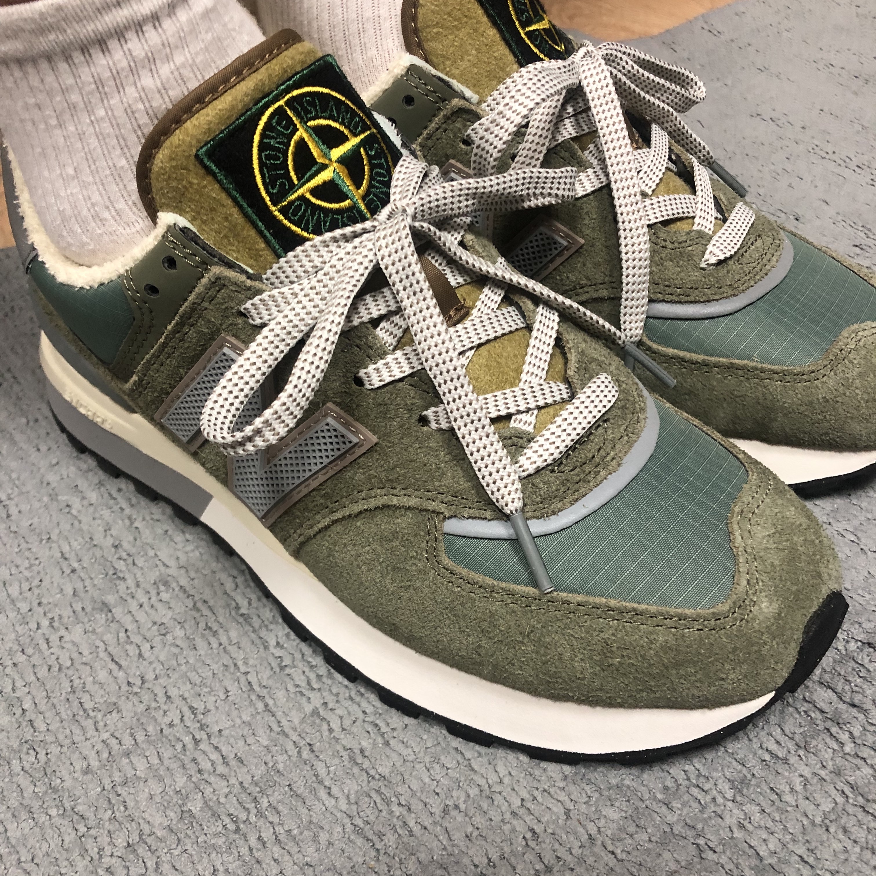 New Balance x Stone Island 574 Legacy Green 착용 스타일 - 2