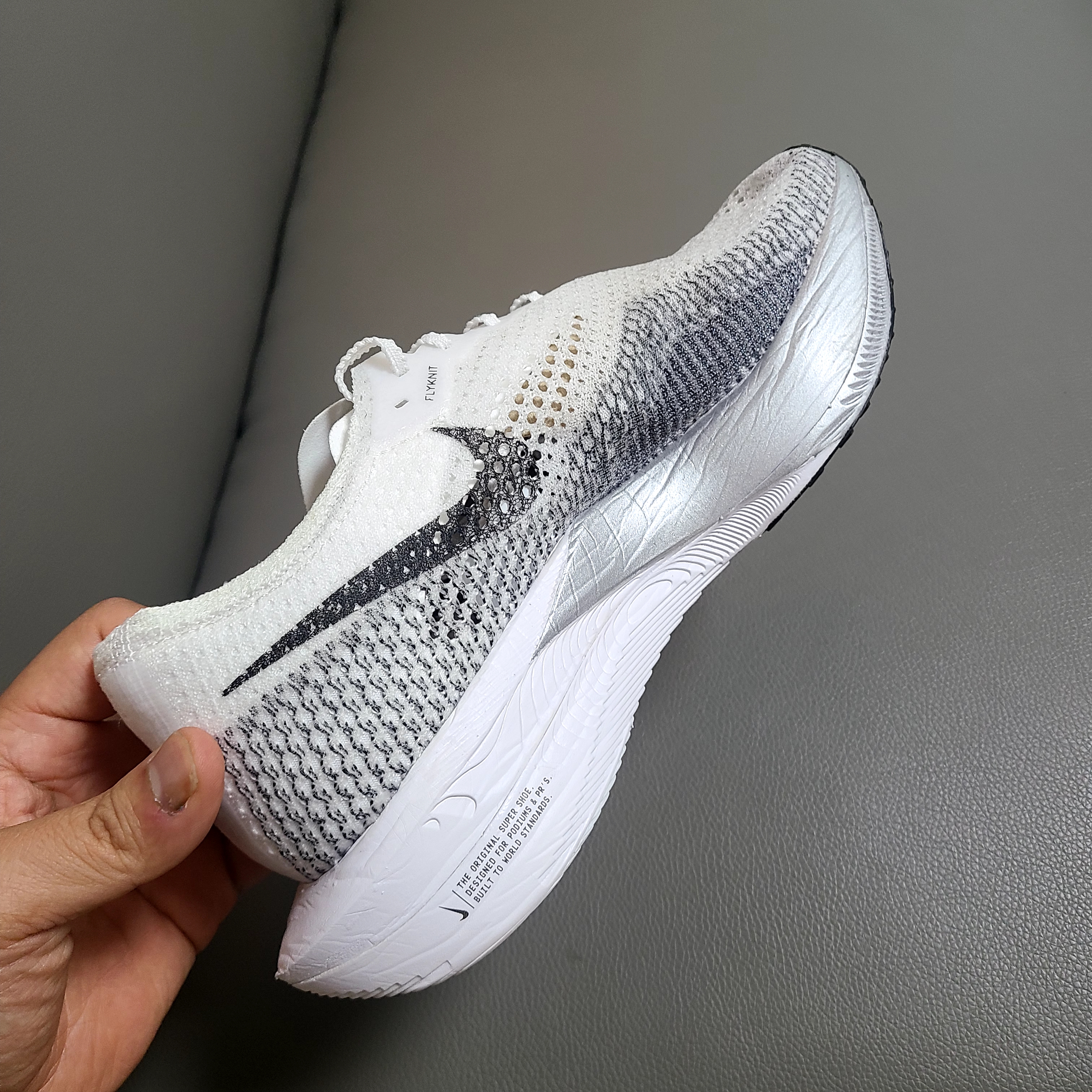 Nike ZoomX Vaporfly Next% 3 White Grey 착용 스타일 - 2