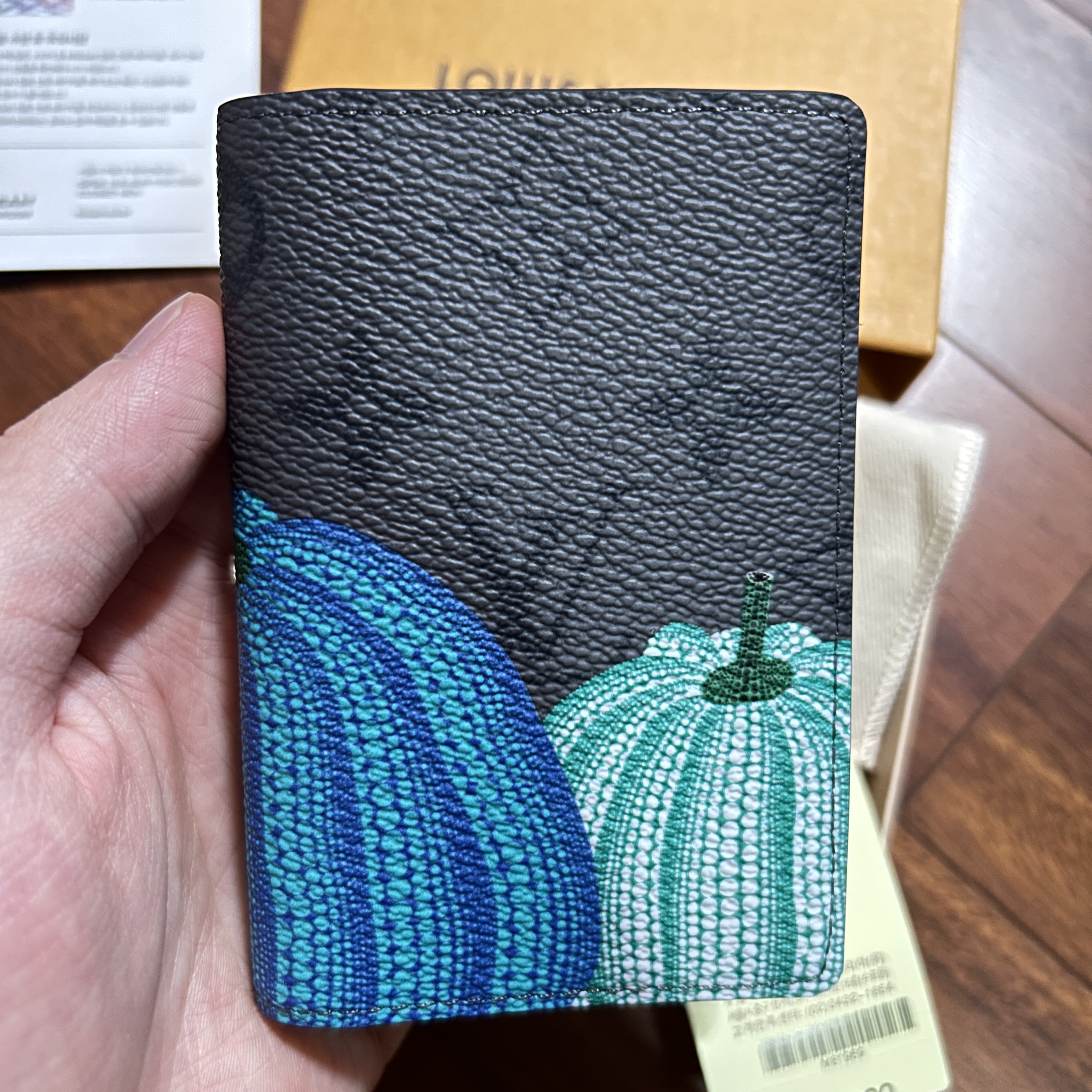 Louis Vuitton x YK Pocket Organizer Pumpkin Print Monogram Eclipse Reverse 착용 스타일 - 3