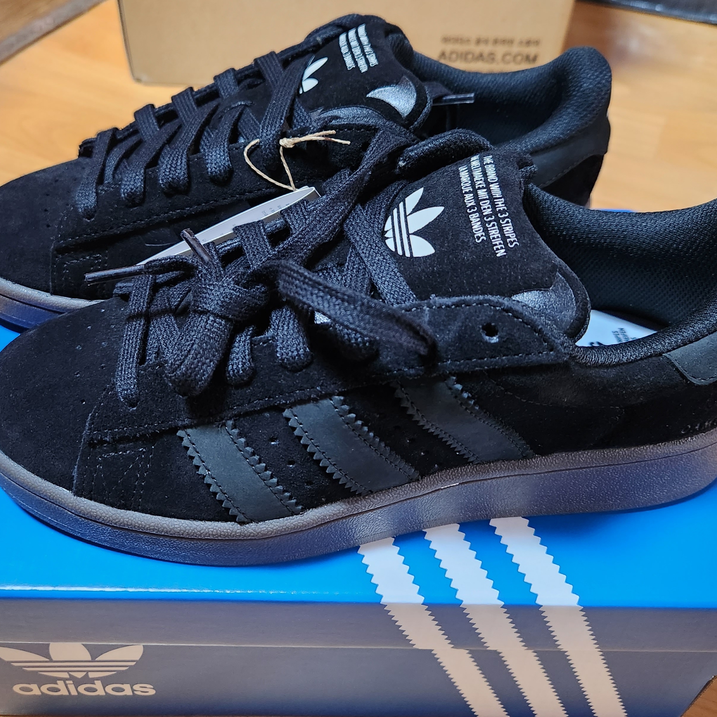 Adidas Campus 00s Core Black 착용 스타일 - 2