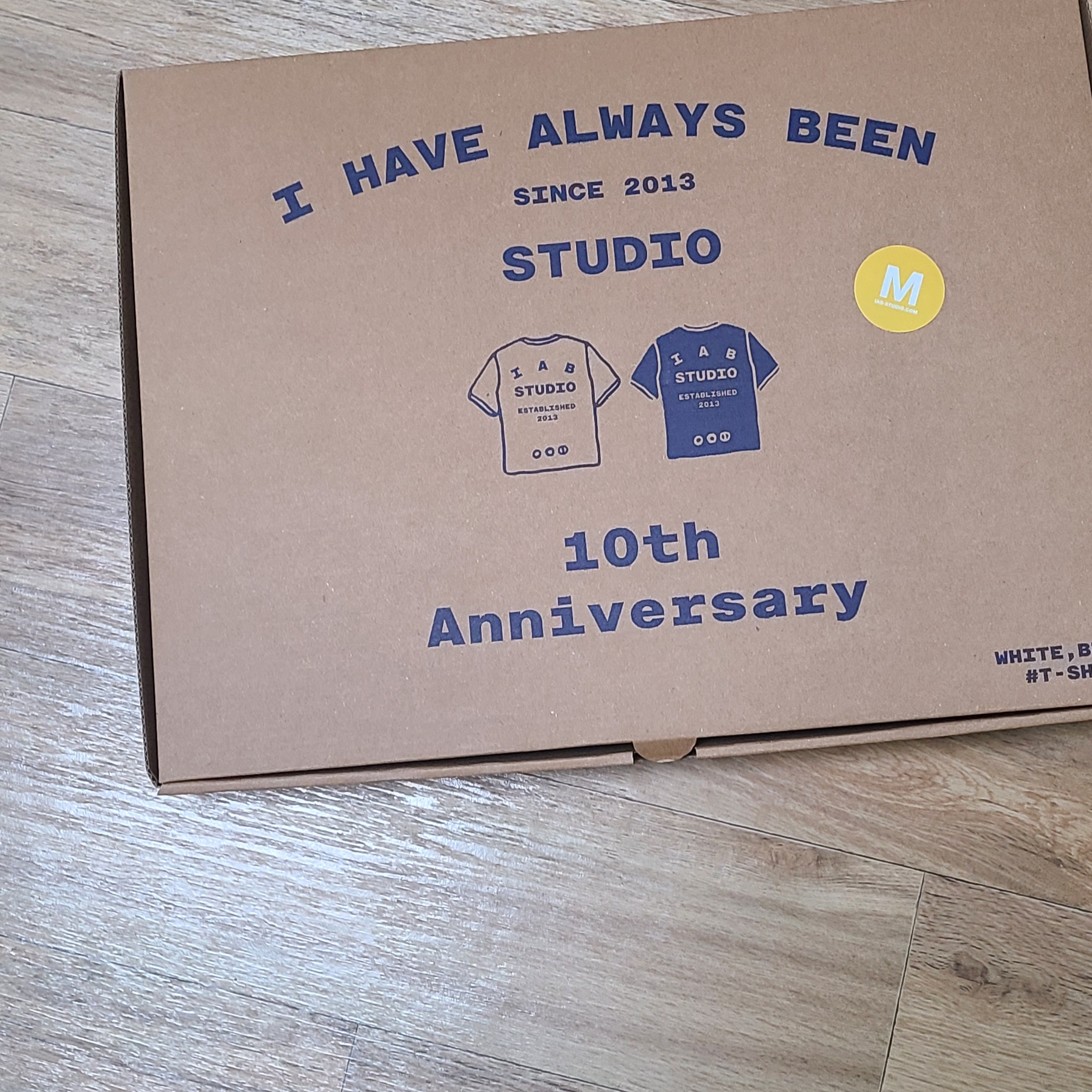IAB Studio 10th Anniversary T-Shirts Pack White & Black (2 Pack), IAB Studio 10th Anniversary T-Shirt White 착용 스타일 - 1
