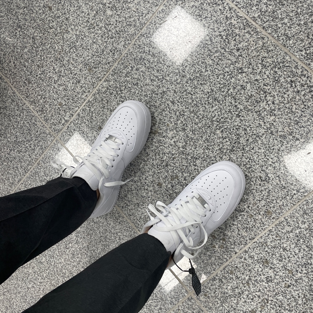 Nike x Supreme Air Force 1 Low White 착용 스타일 - 2