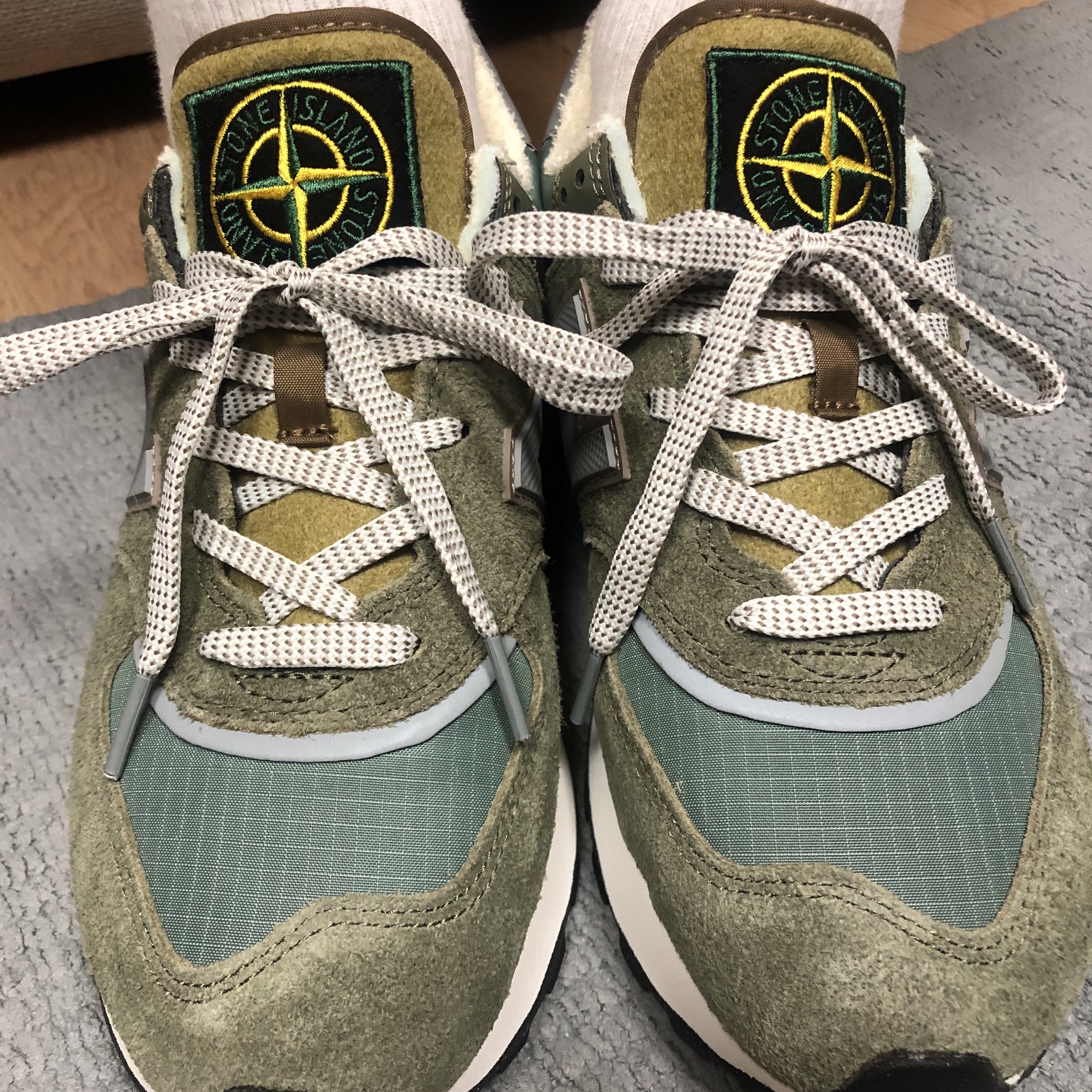 New Balance x Stone Island 574 Legacy Green 착용 스타일 - 1