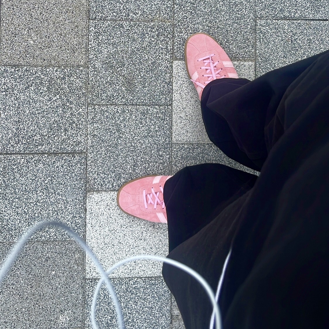 Adidas Bermuda Glow Pink 착용 스타일