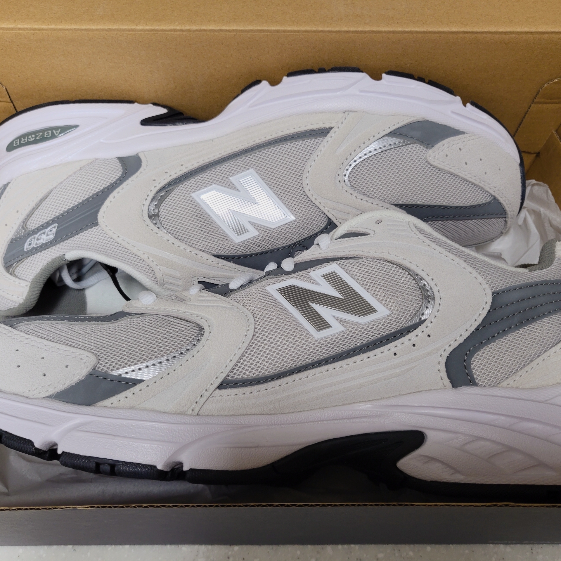 New Balance 530 Classic Grey 착용 스타일 - 2