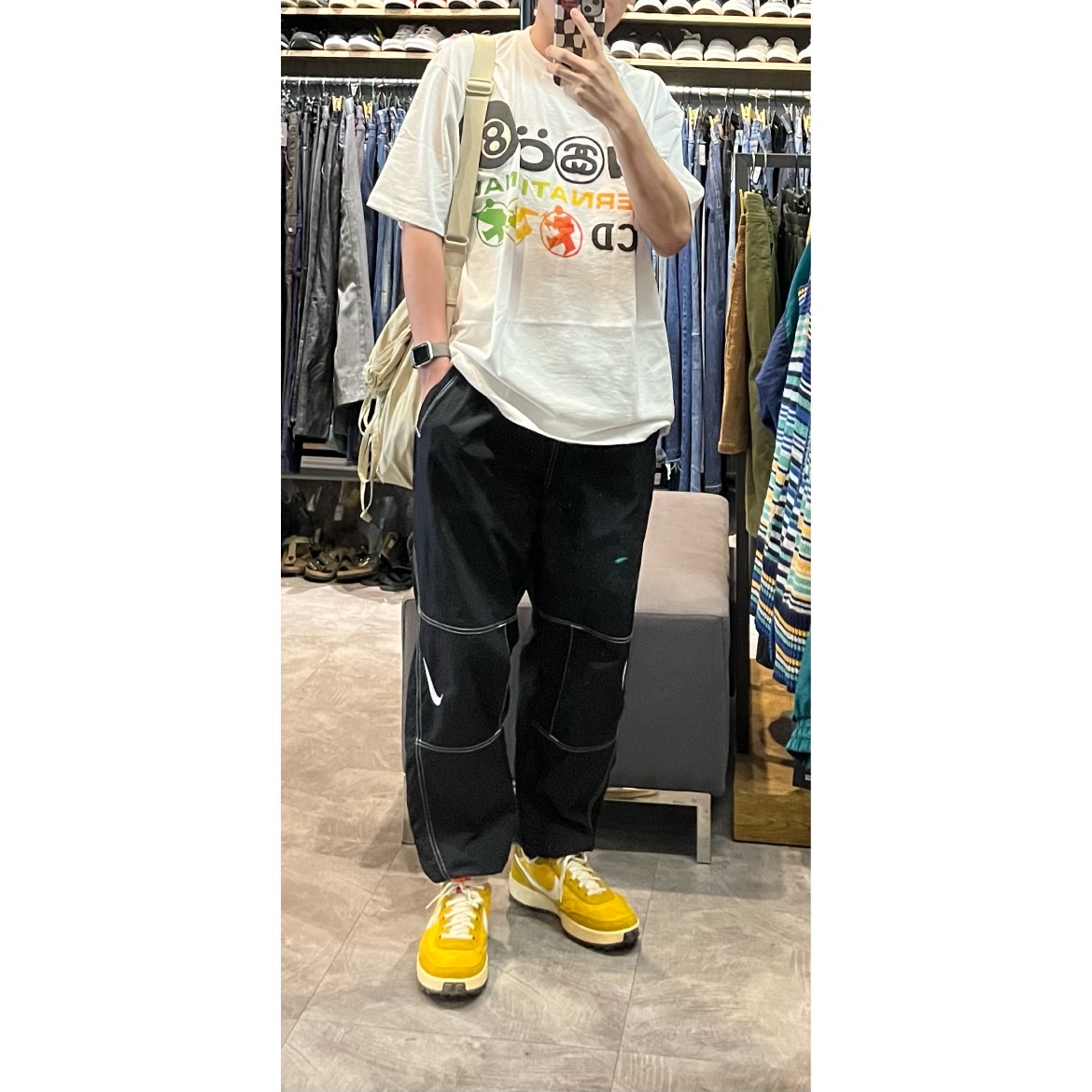 Stussy x Cactus Plant Flea Market International T-Shirt White, Uniqlo U Drawstring Shoulder Bag Natural 착용 스타일