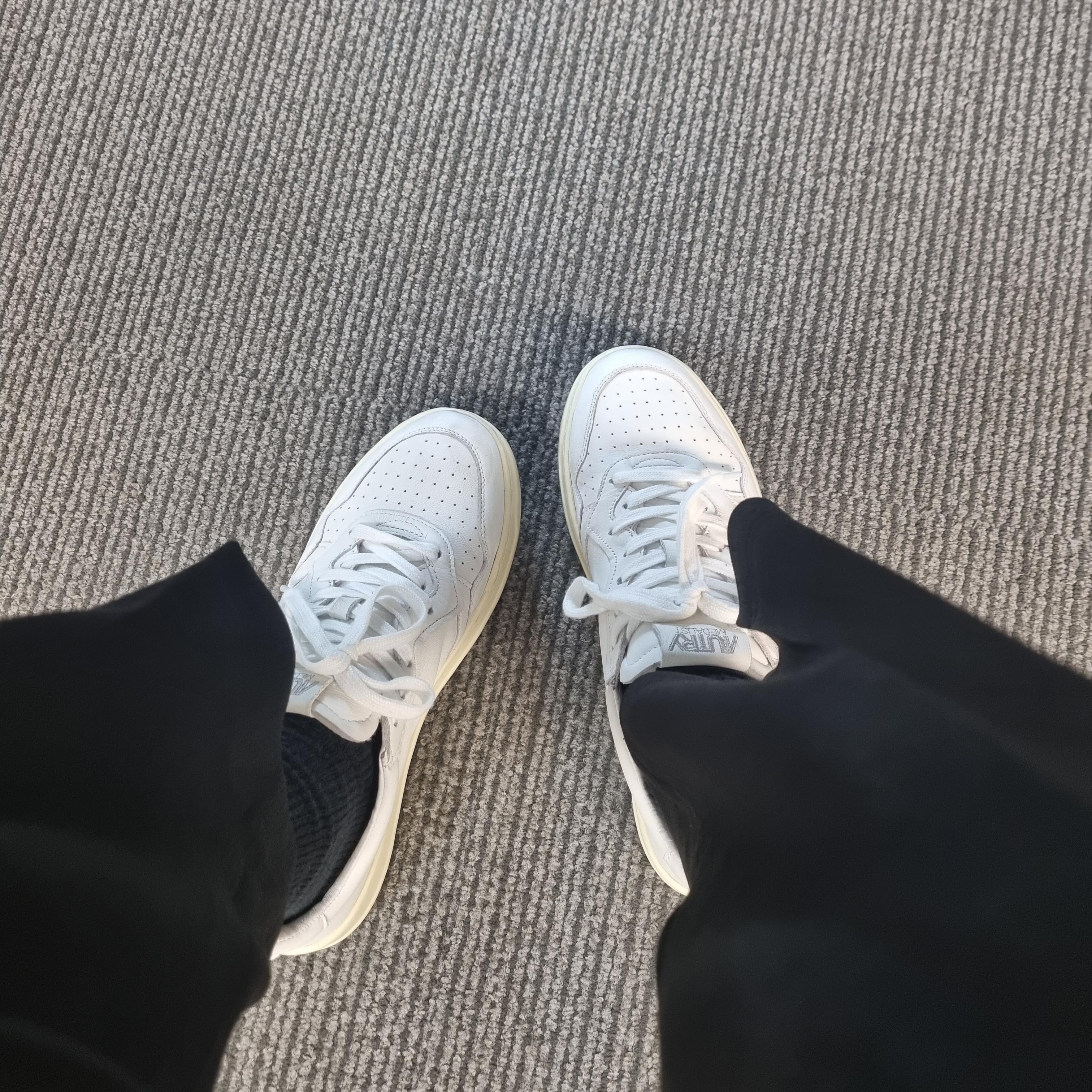 Autry Medalist Low Goatskin Sneakers White 착용 스타일
