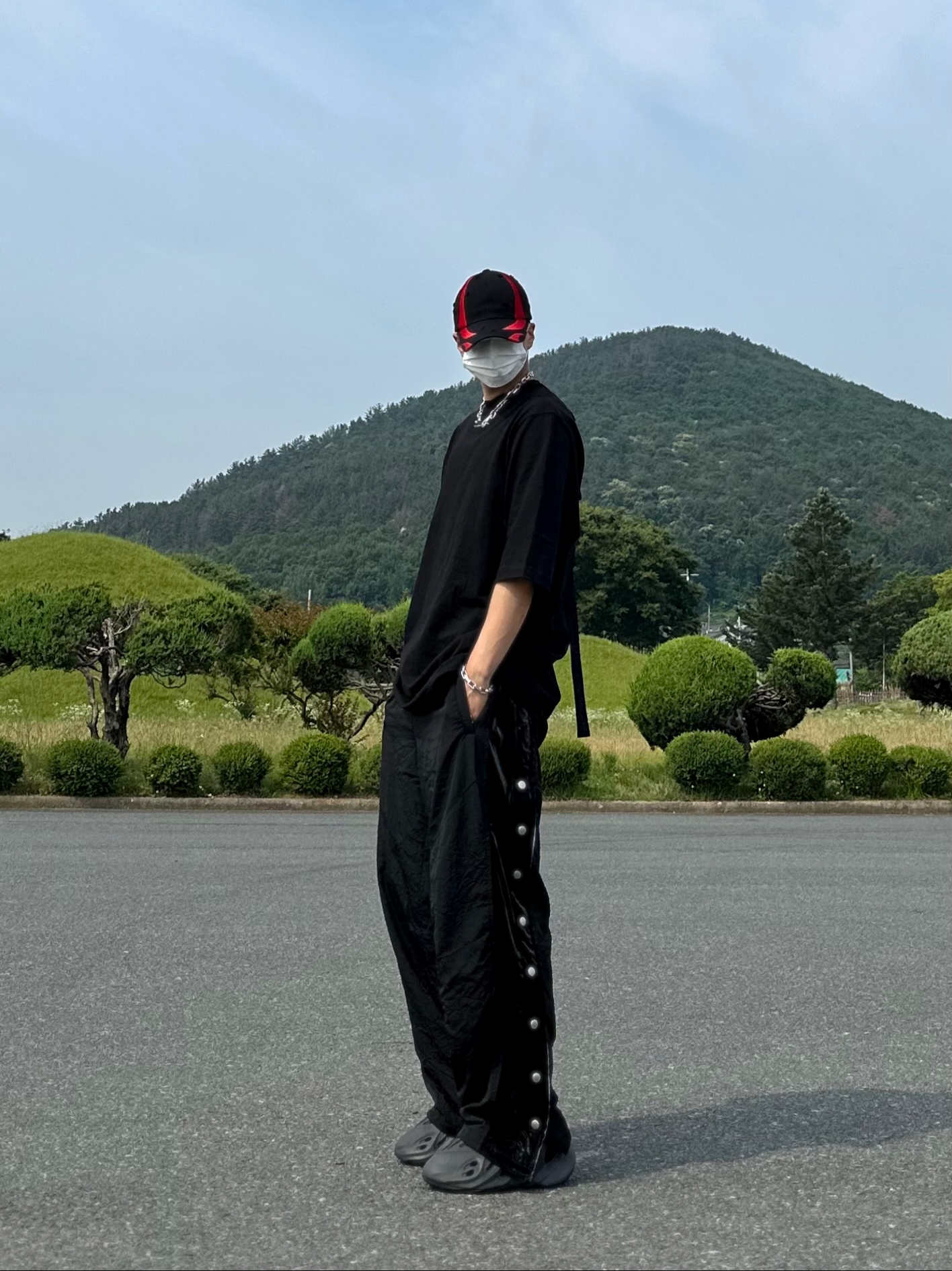 Adidas Yeezy Foam RNNR Onyx 착용 스타일 - 4
