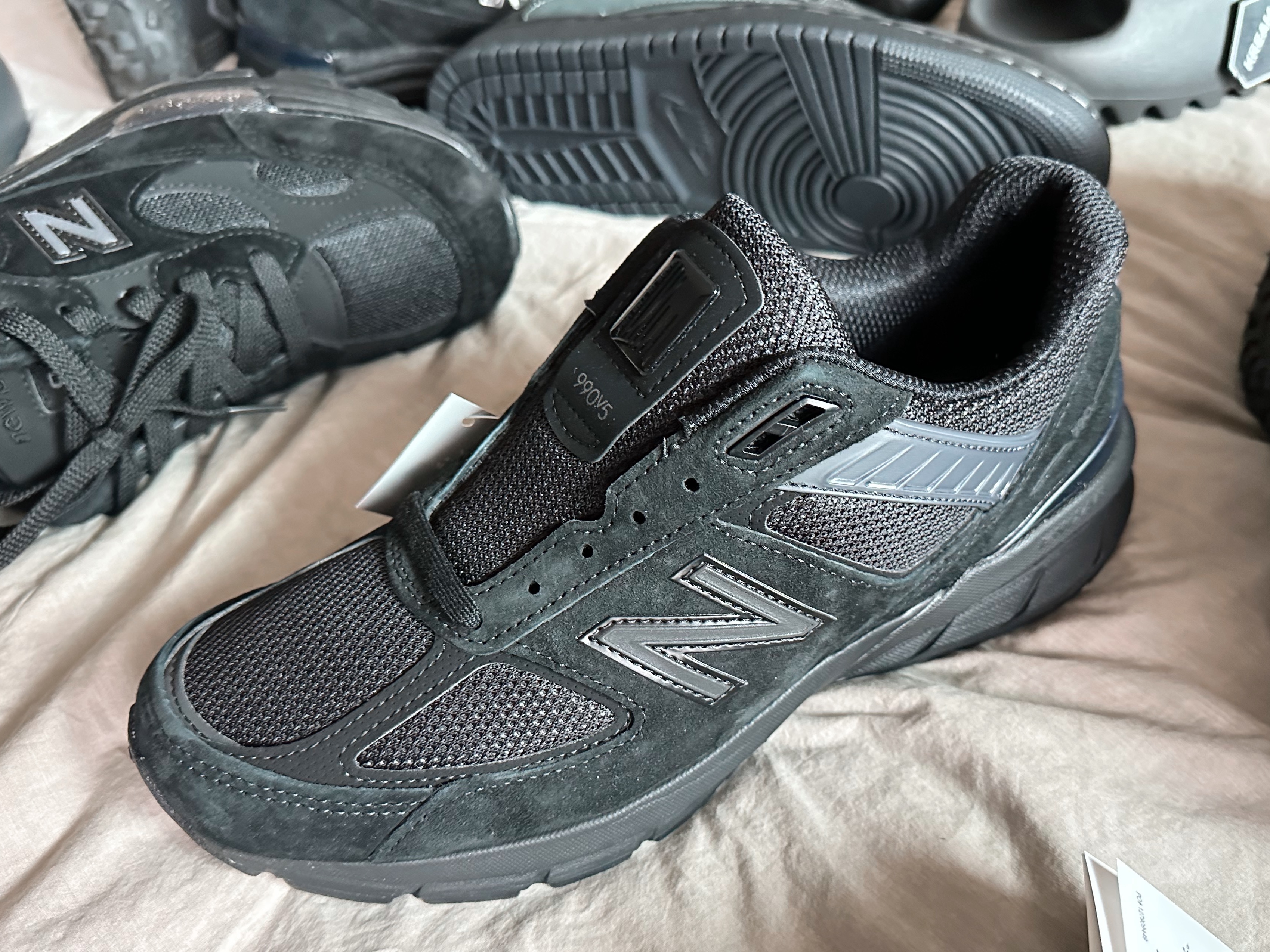 New Balance 990v5 Made in USA Triple Black - D Standard, New Balance 992 Made in USA Triple Black 착용 스타일 - 5
