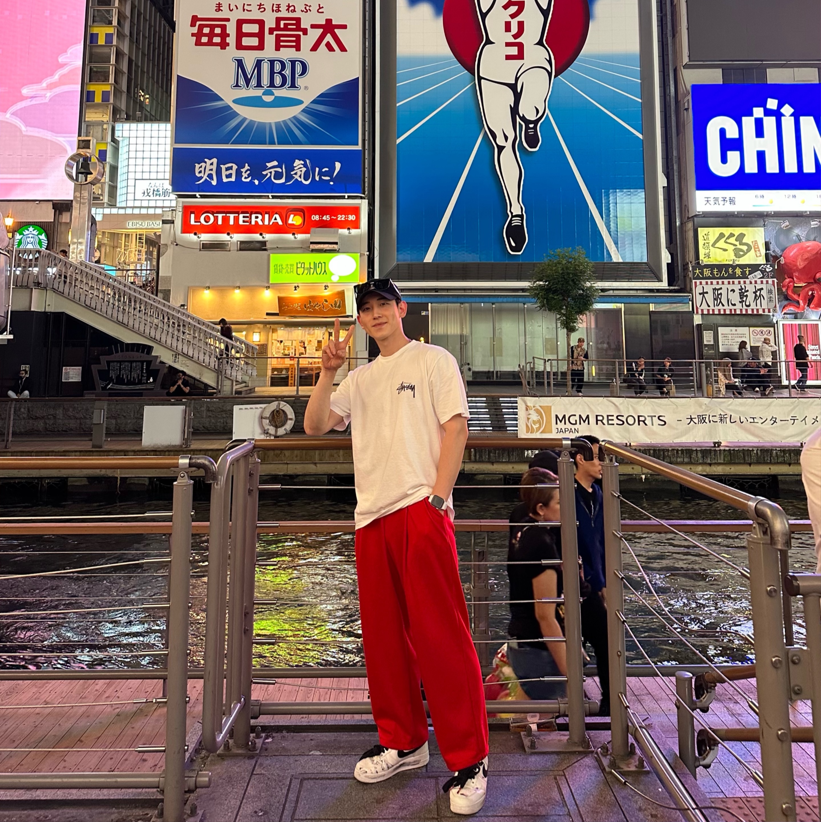 Stussy Fuzzy Dice T-Shirt White, Nike x Peaceminusone Air Force 1 Low Para-Noise 2.0 착용 스타일
