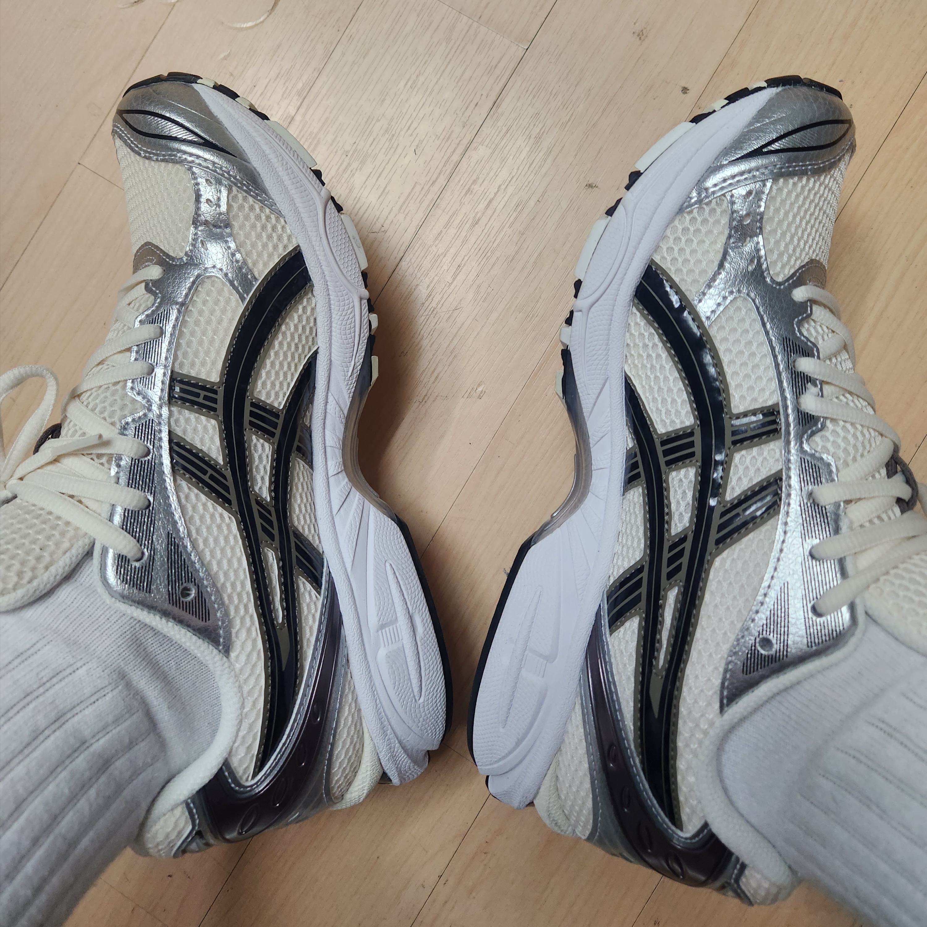 Asics Gel-Kayano 14 Cream Black 착용 스타일