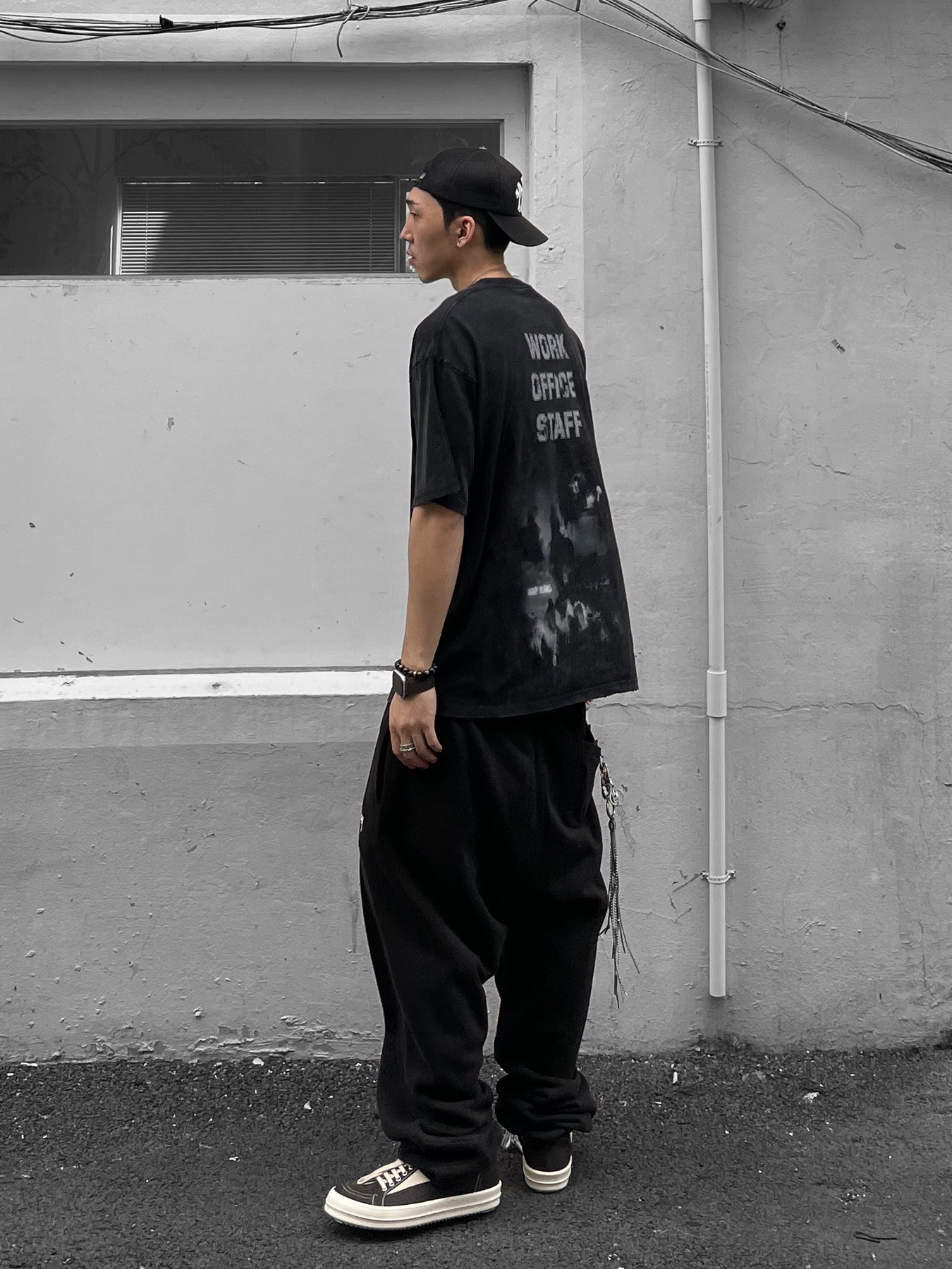 Rick Owens Drkshdw Suede Vintage Sneakers Dark Dust Pearl Milk White 착용 스타일 - 1