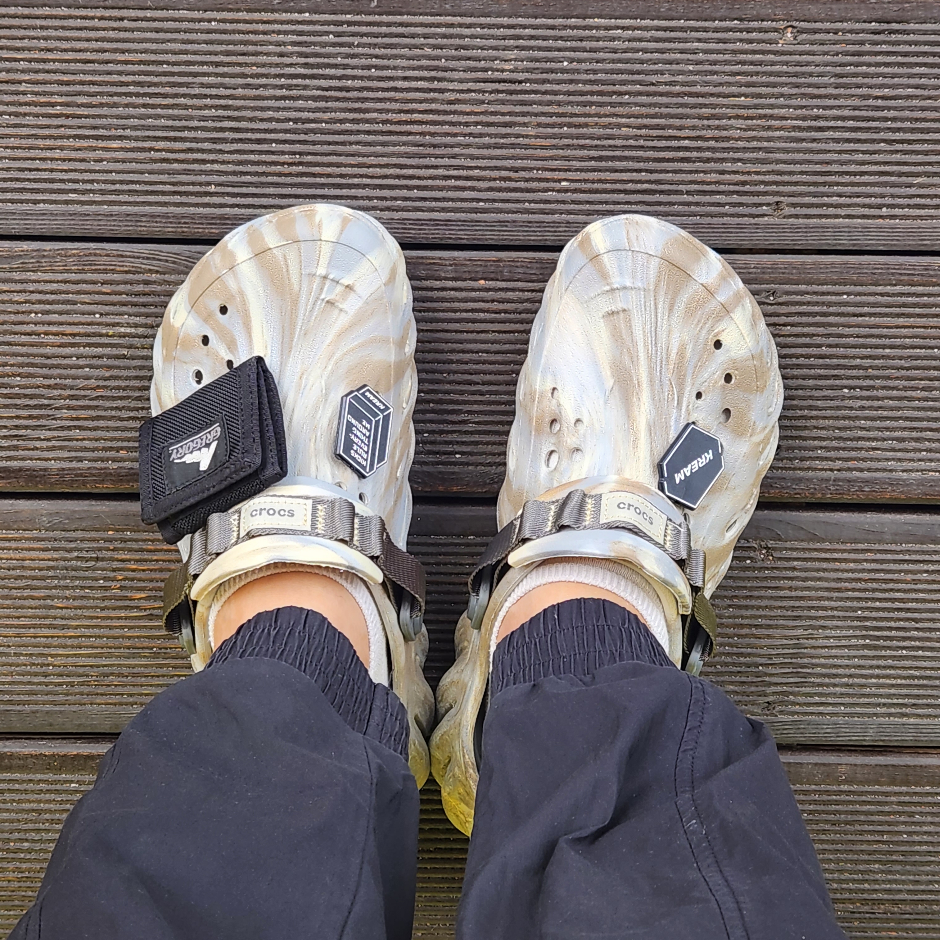 Crocs Echo Marbled Clog Bone Multi 착용 스타일