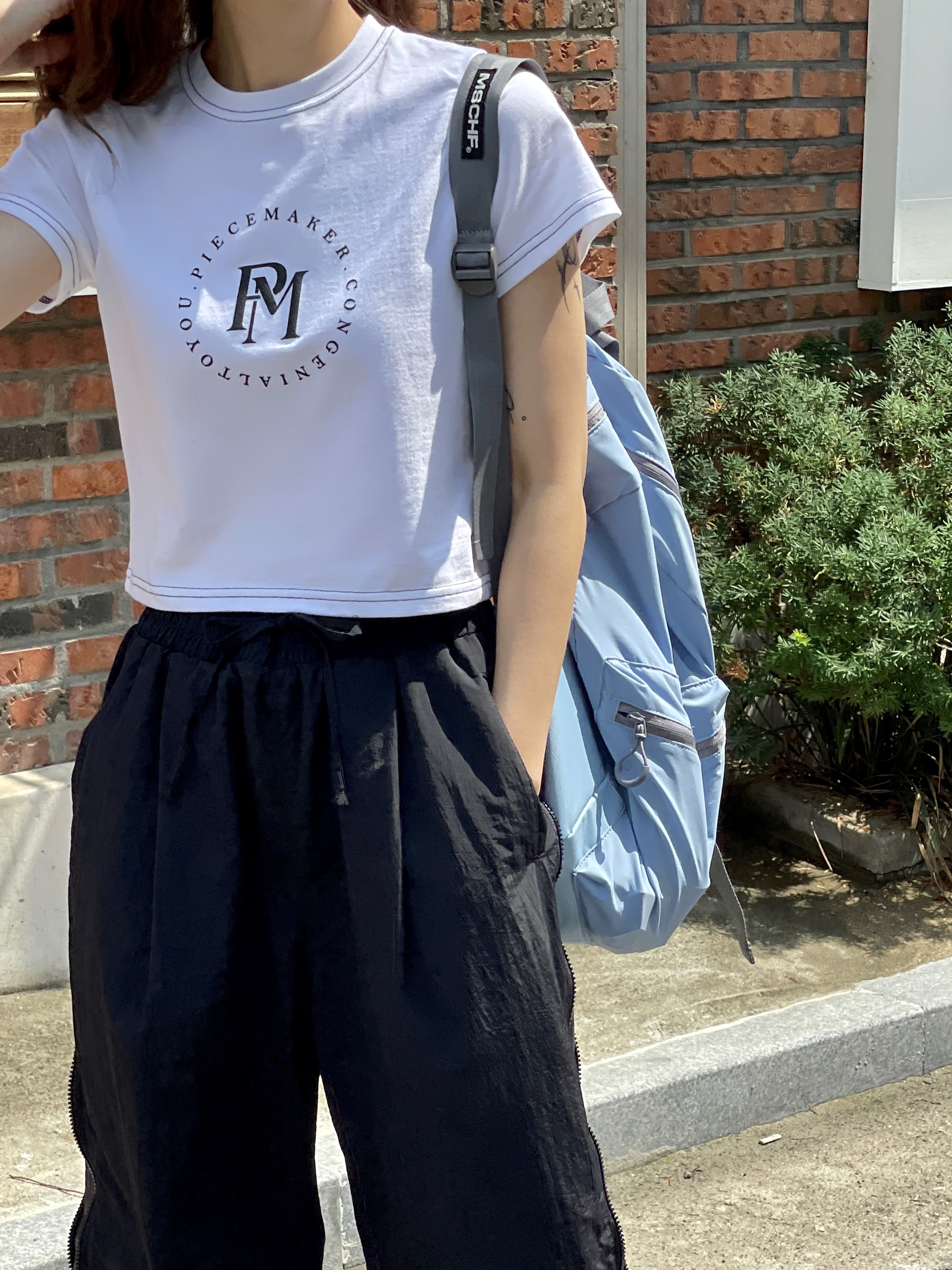 Mischief Rhombus Light Weight Backpack Greyish Blue - The Hyundai Seoul Exclusive, (W) Crocs Classic Platform Clog Black 착용 스타일 - 2