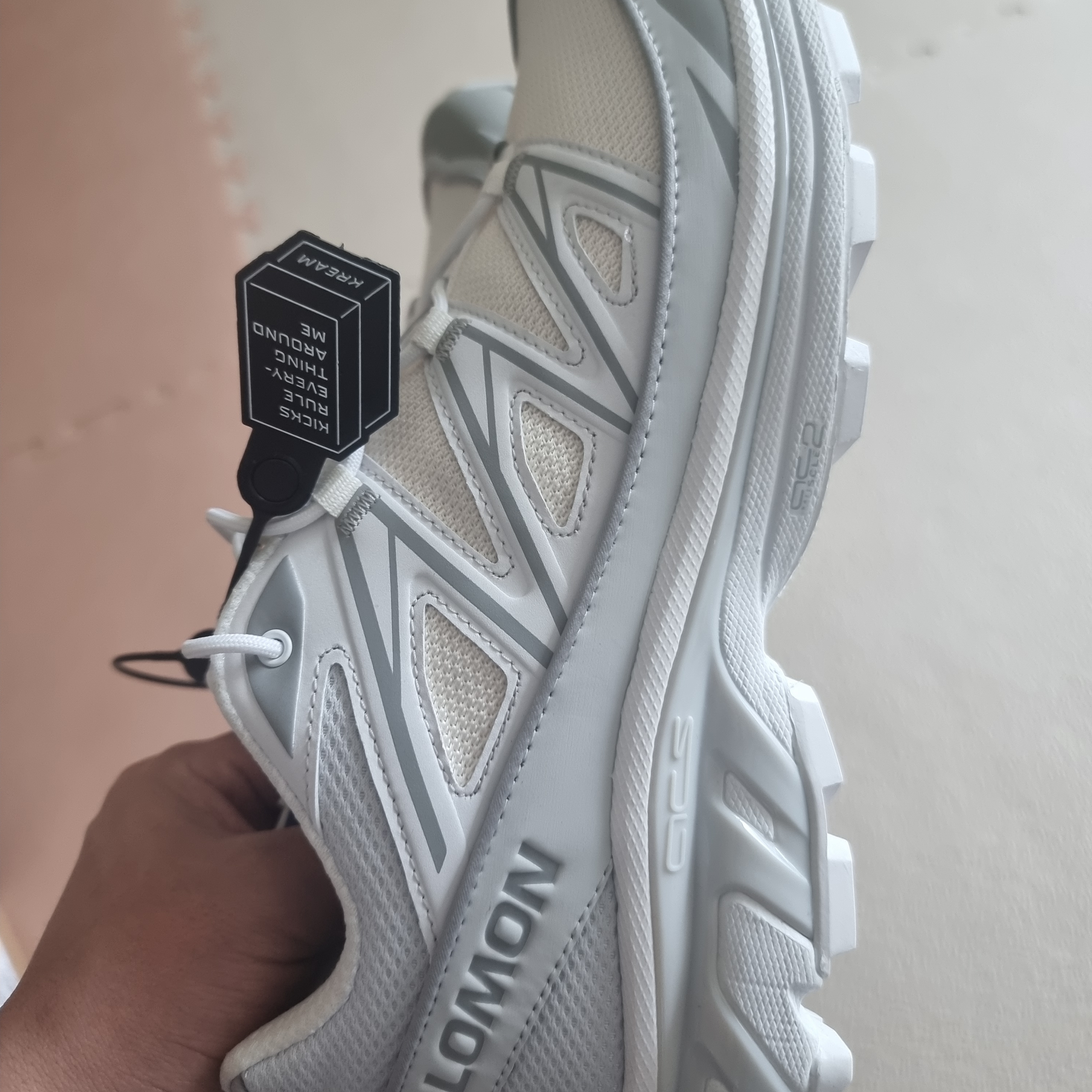 Salomon XT-6 Expanse Vanilla Ice White 착용 스타일 - 2