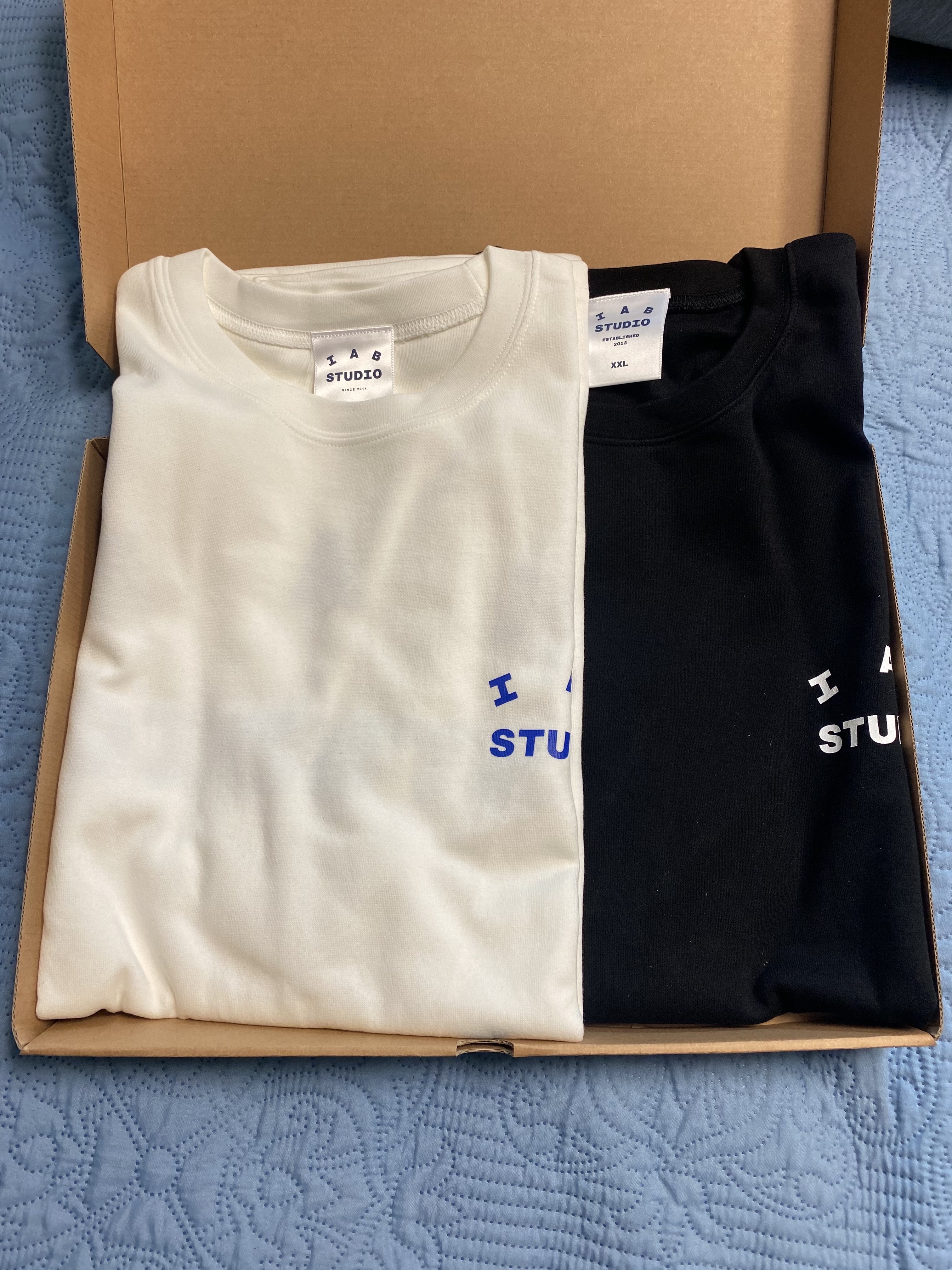 Supreme x Burberry Denim 6-Panel Washed Blue - 22SS, IAB Studio 10th Anniversary T-Shirts Pack White & Black (2 Pack) 착용 스타일 - 2