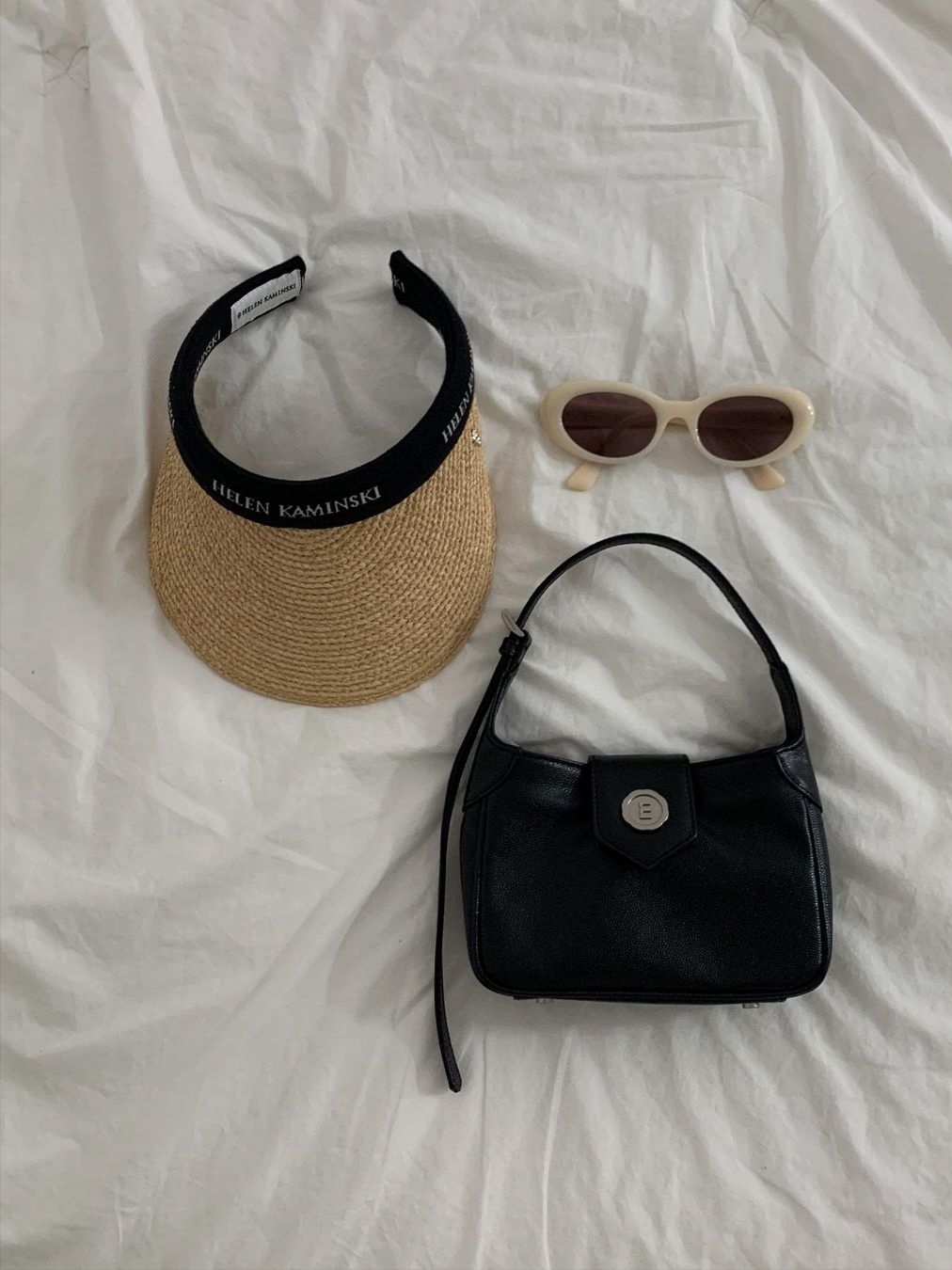 (W) Helen Kaminski Bianca Natural Black Logo 착용 스타일