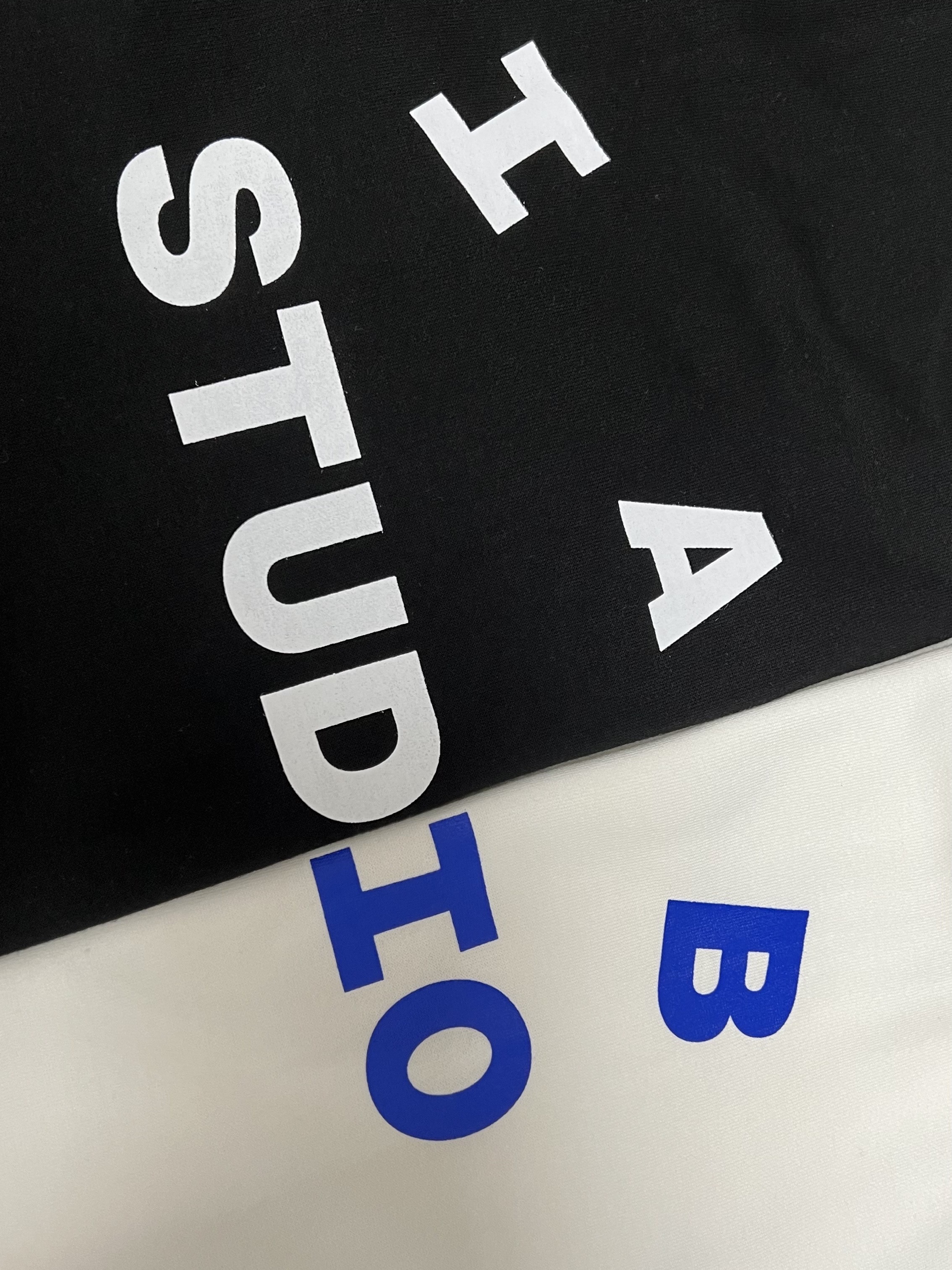 IAB Studio 10th Anniversary T-Shirts Pack White & Black (2 Pack) 착용 스타일