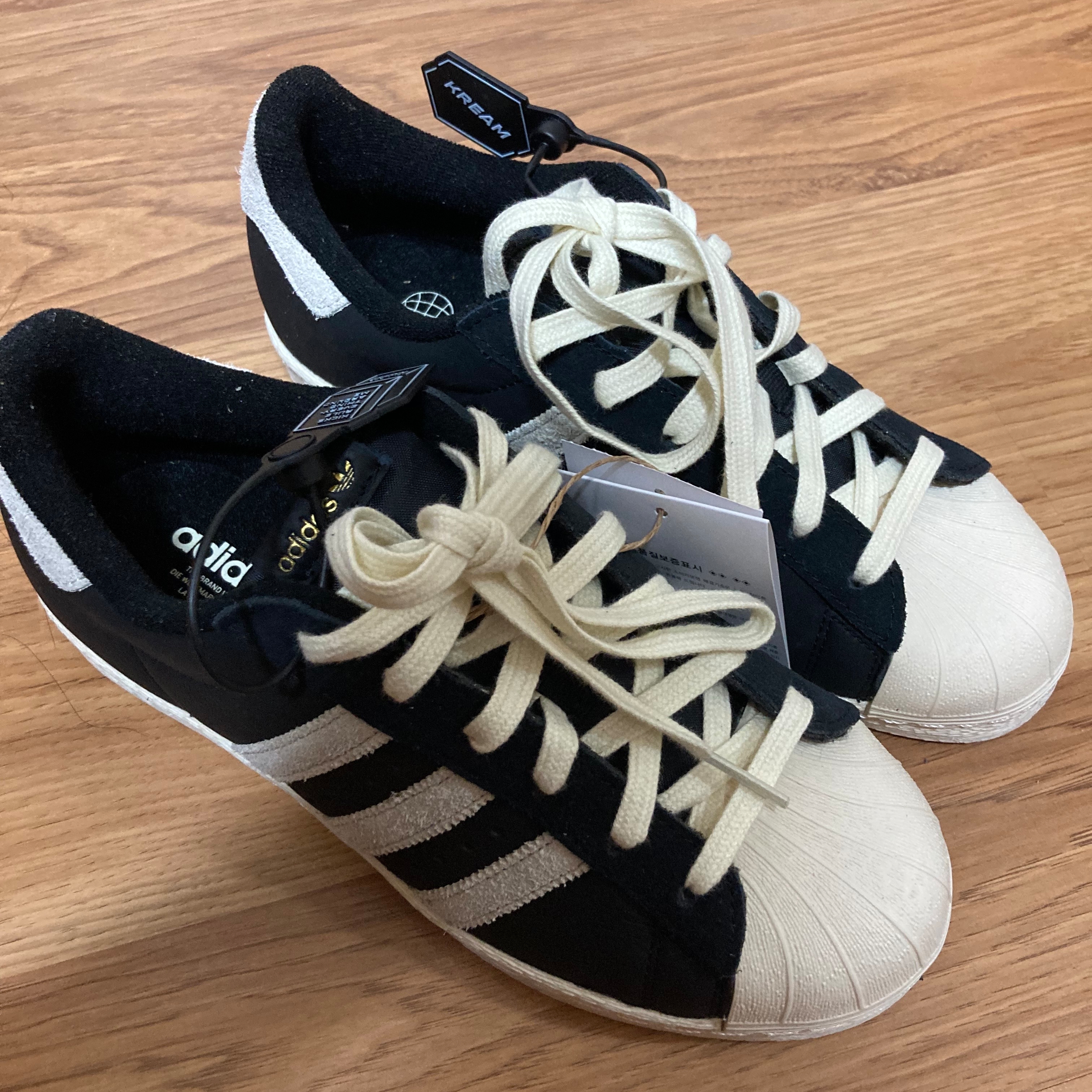 Adidas Superstar 82 Black White 착용 스타일 - 3
