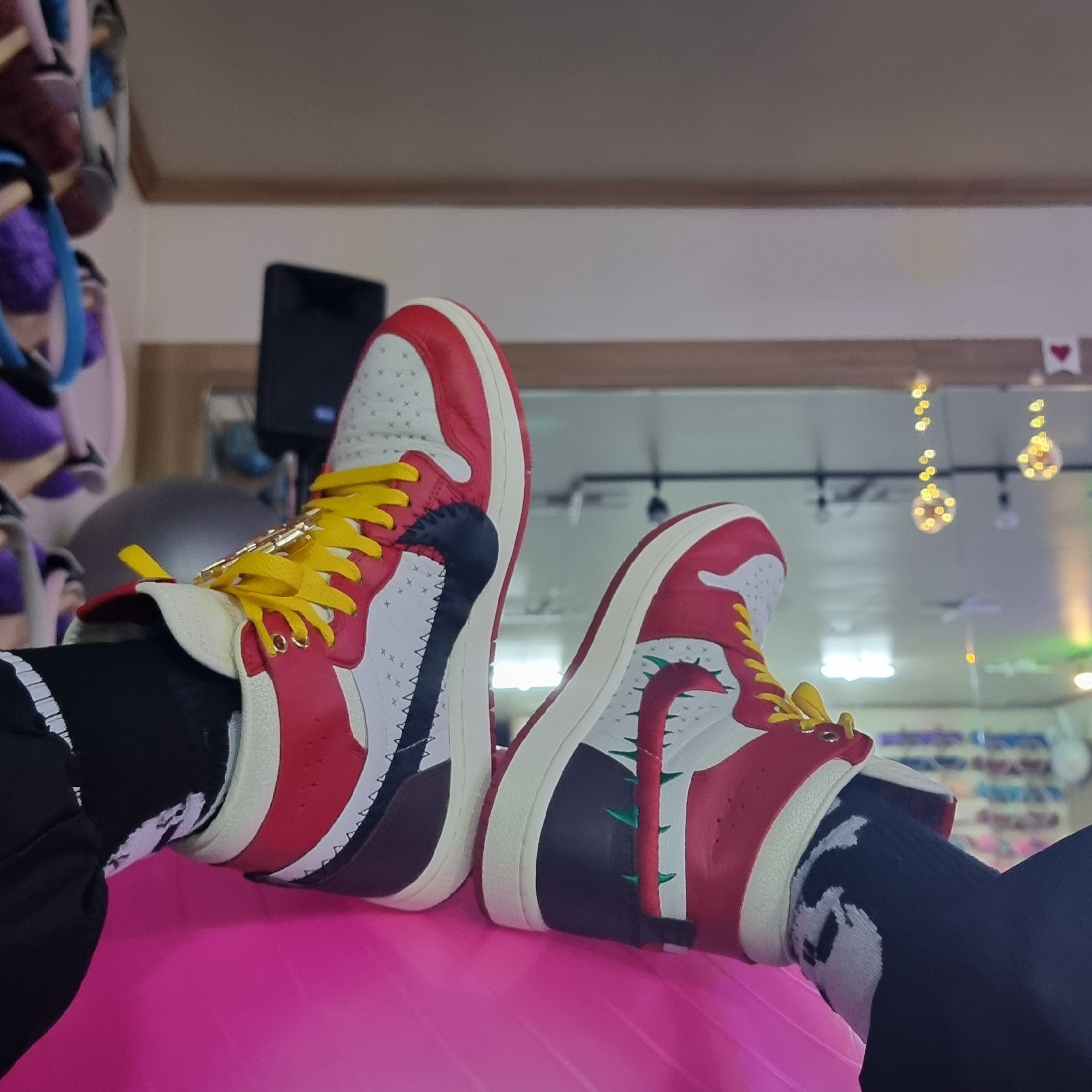 (W) Jordan 1 x Teyana Taylor Zoom CMFT 2 Gym Red 착용 스타일