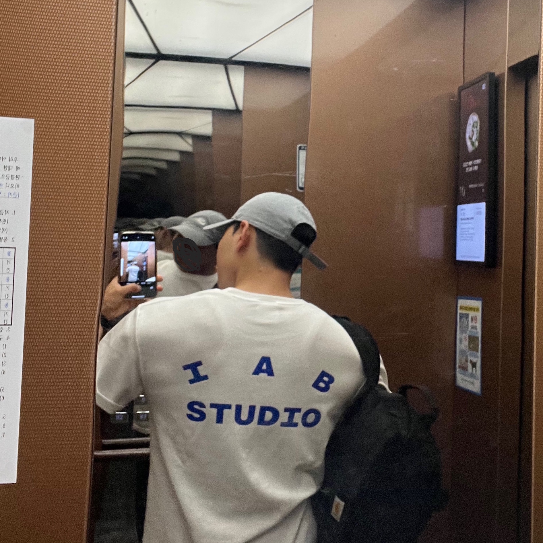 IAB Studio 10th Anniversary T-Shirt White 착용 스타일