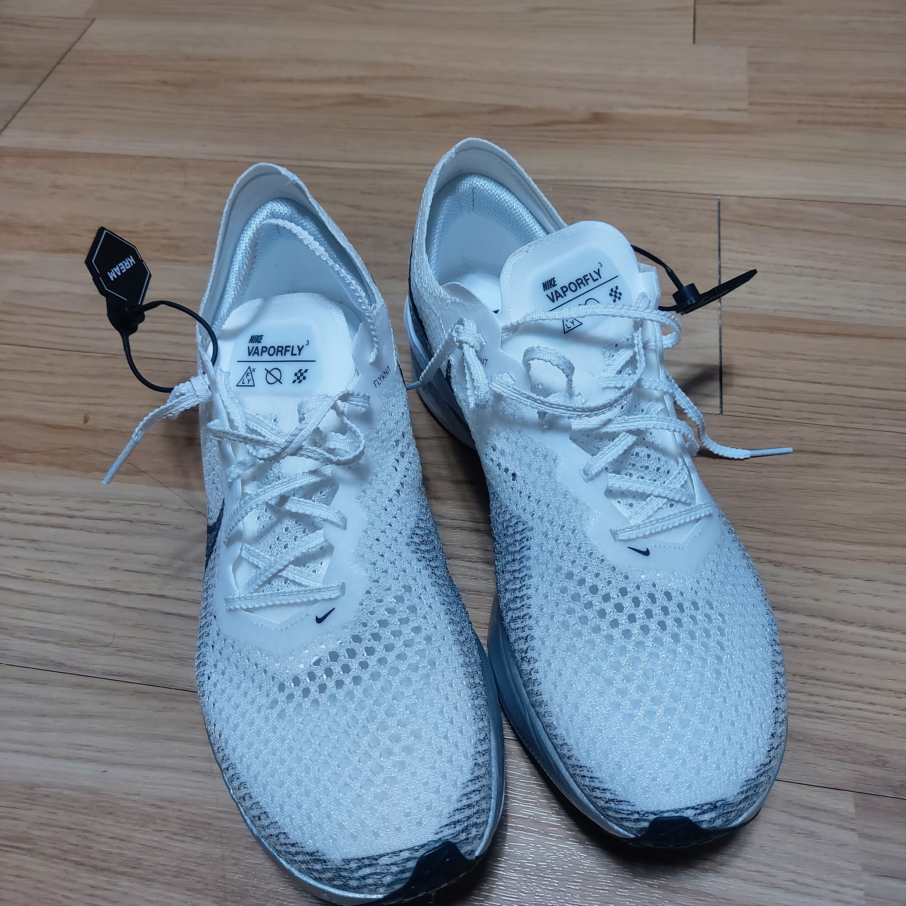 Nike ZoomX Vaporfly Next% 3 White Grey 착용 스타일