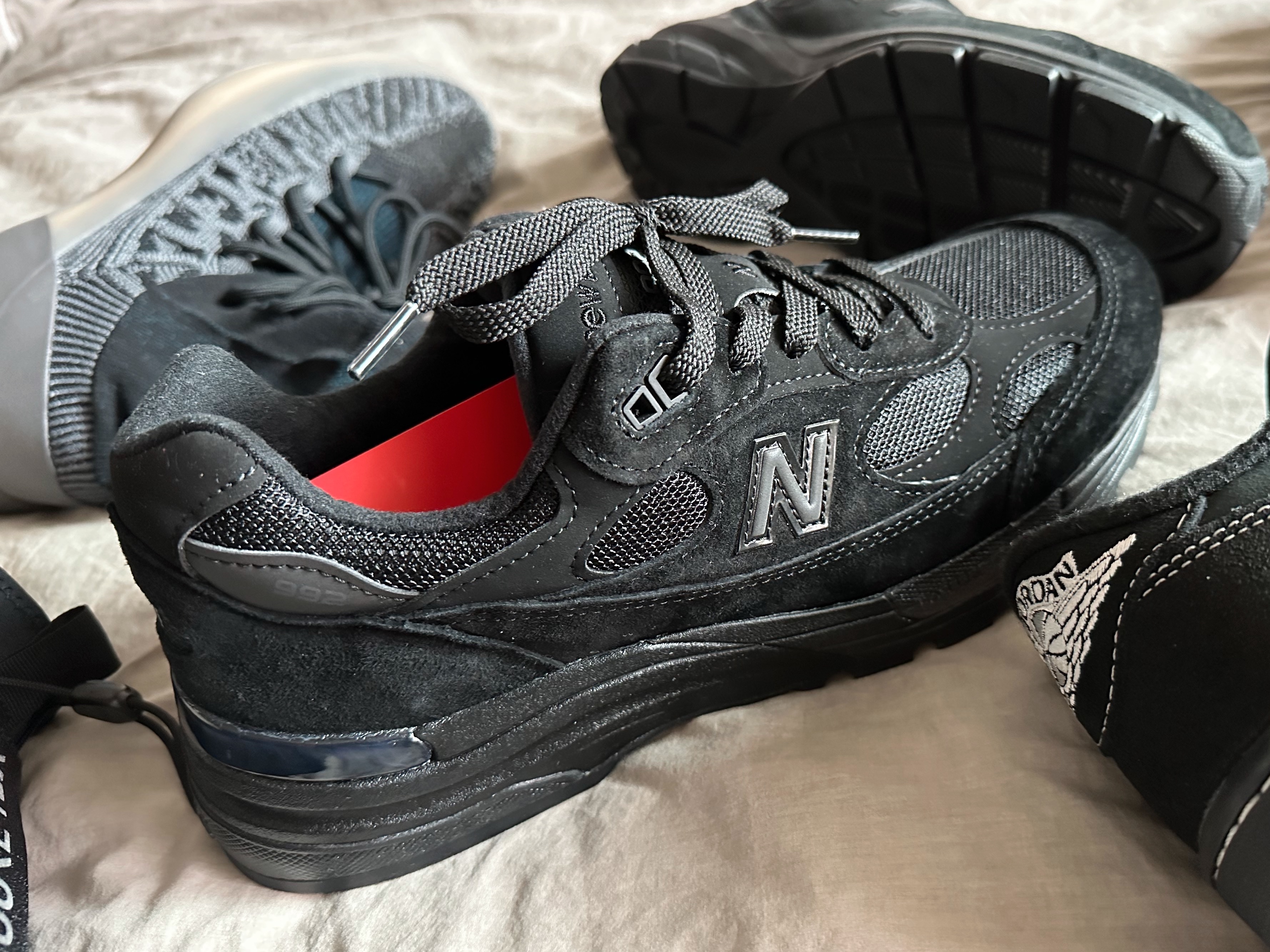New Balance 990v5 Made in USA Triple Black - D Standard, New Balance 992 Made in USA Triple Black 착용 스타일 - 2