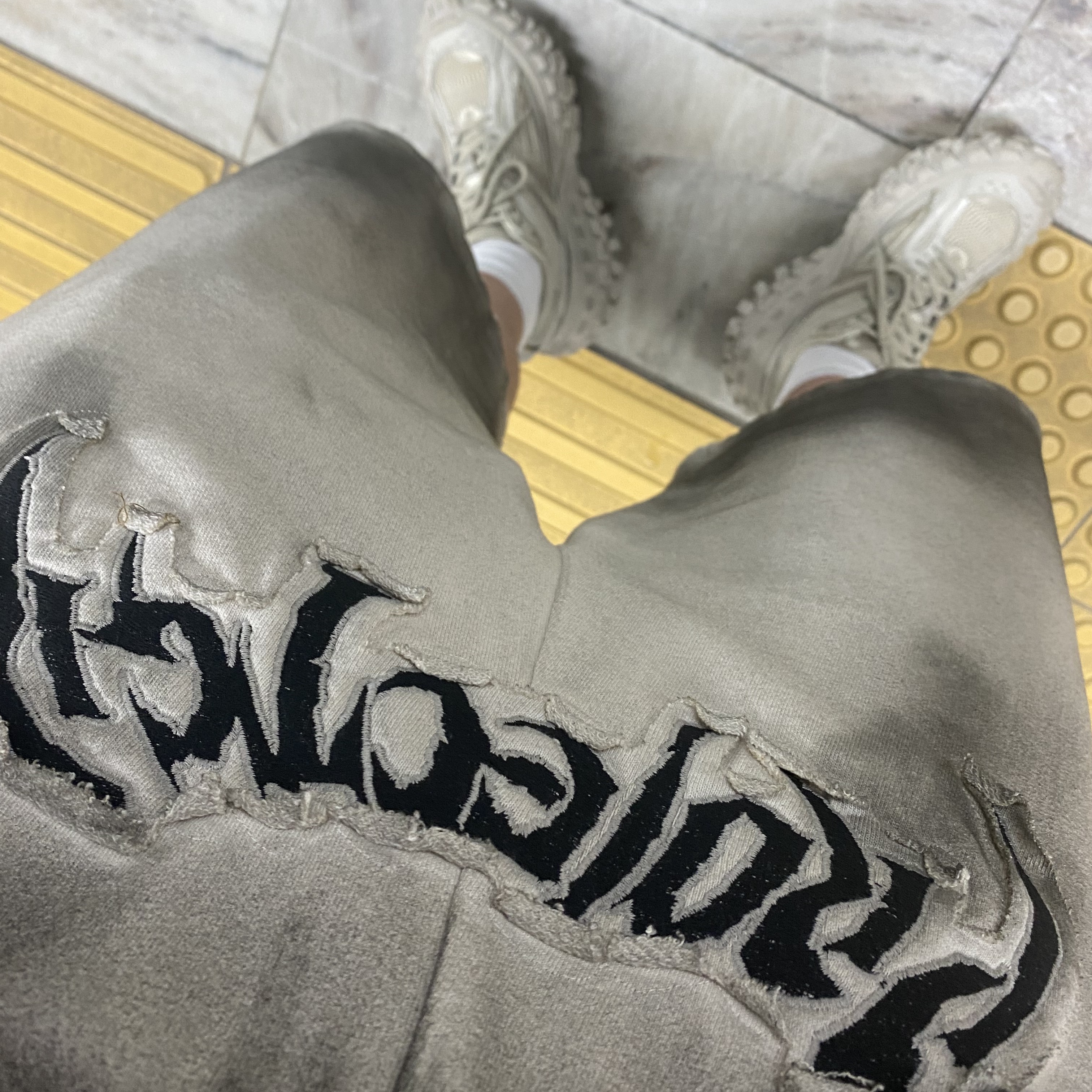 Project G/R Furious Logo Applique Shorts Grey - 10 Corso Como Exclusive, Balenciaga Defender Sneakers Beige 착용 스타일