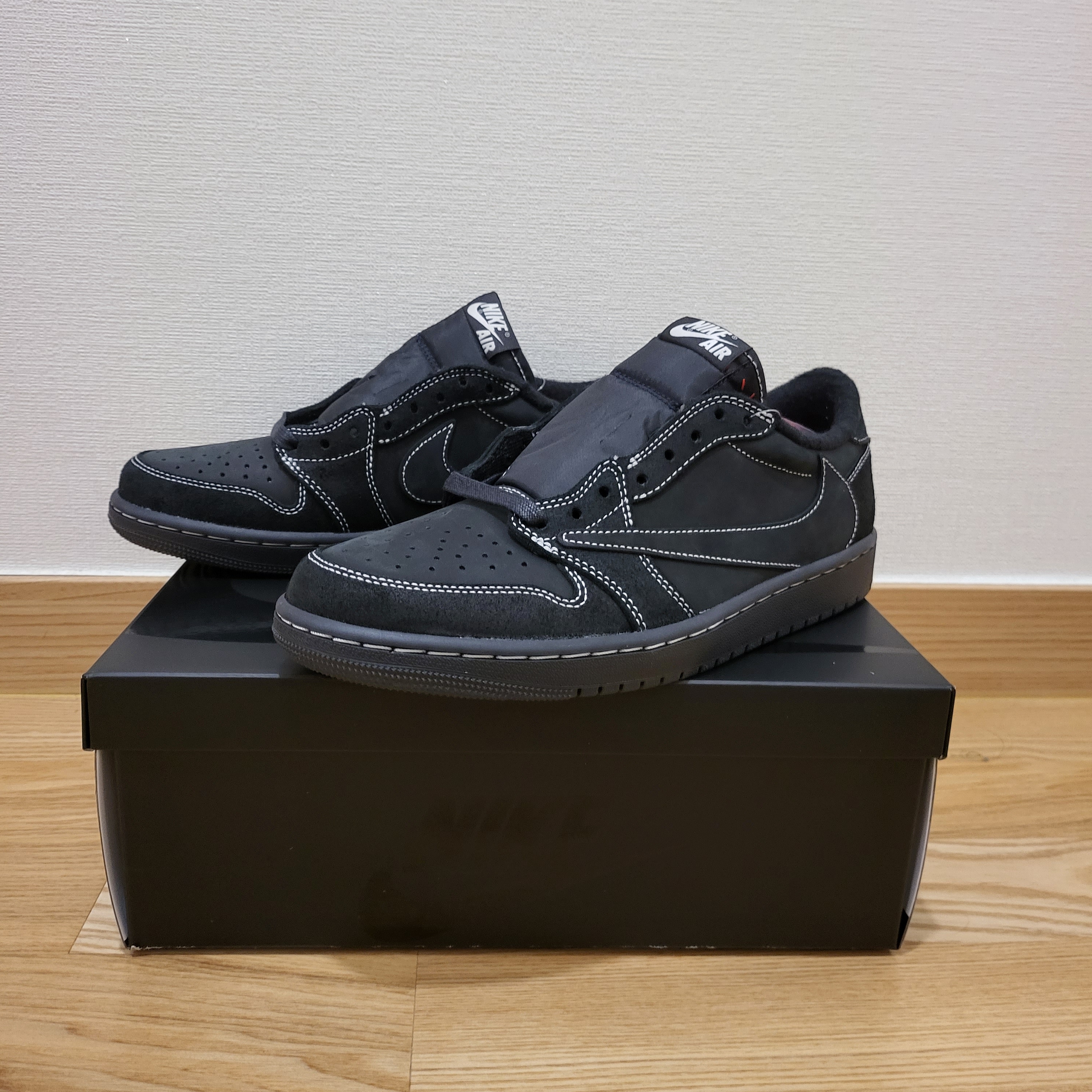 Jordan 1 x Travis Scott Retro Low OG SP Black Phantom 착용 스타일