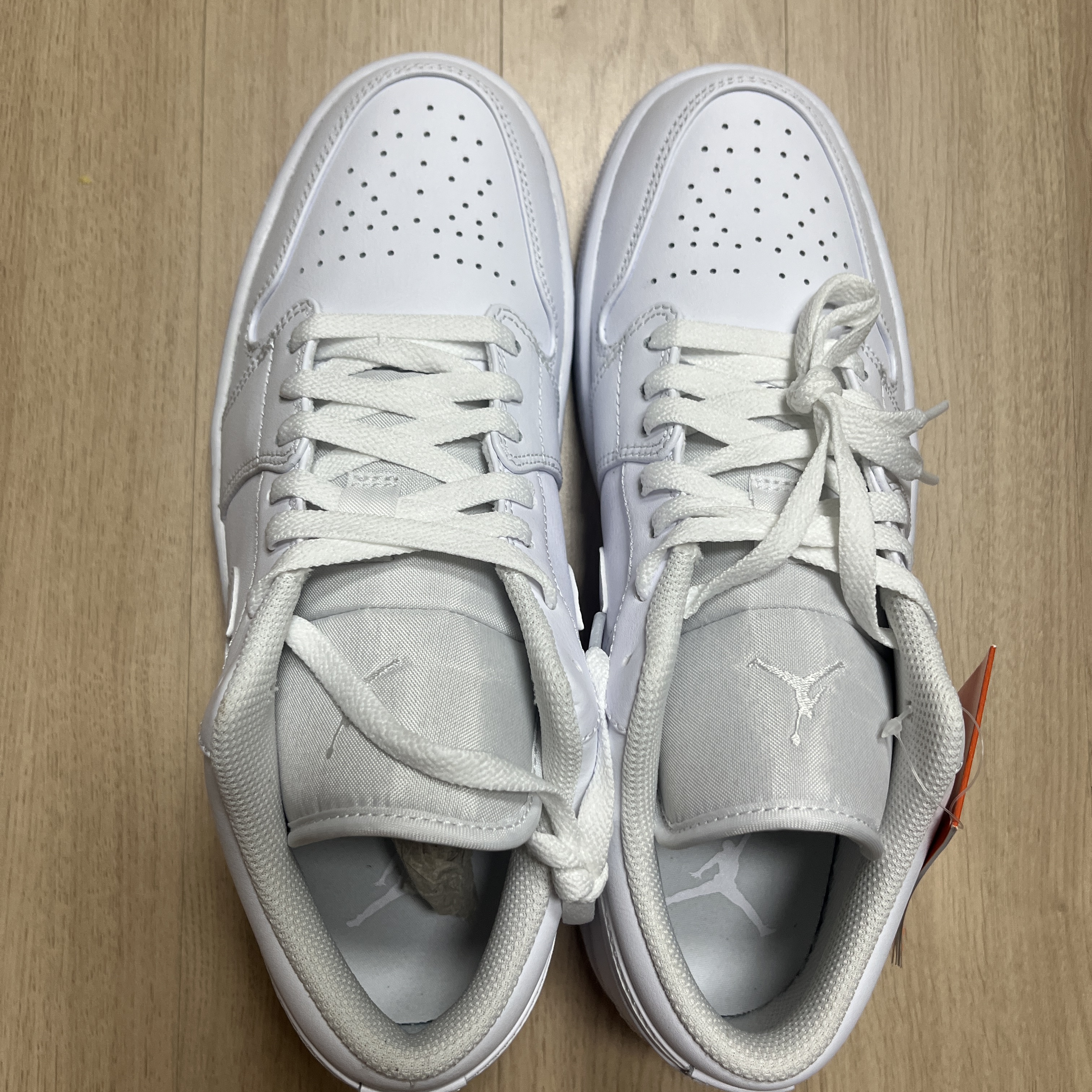 Jordan 1 Low Triple White 착용 스타일