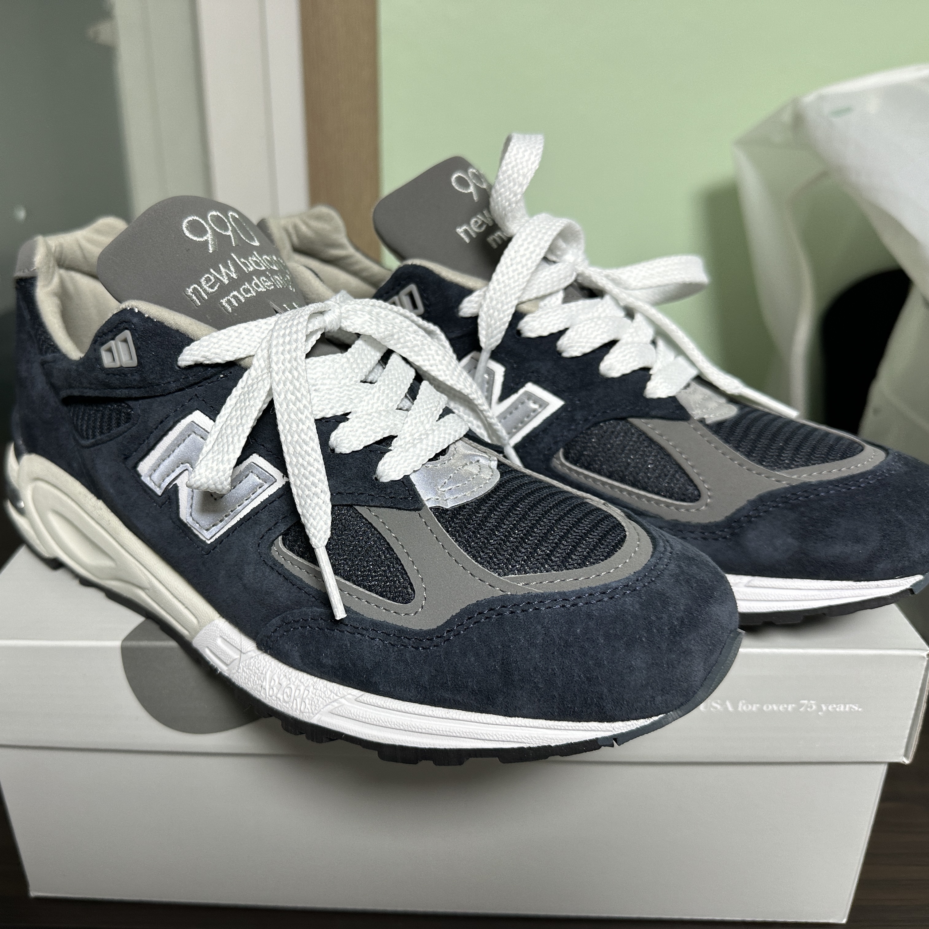 New Balance 990v2 Made in USA Grey, New Balance 990v2 Made in USA Navy 착용 스타일 - 5