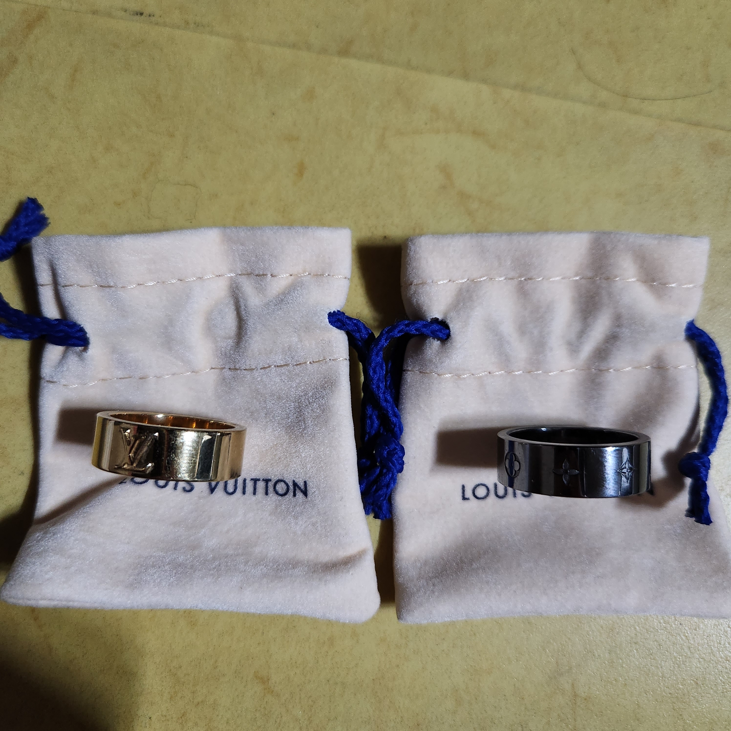 Louis Vuitton Instinct Rings Gold & Silver (Set of 2) 착용 스타일 - 2